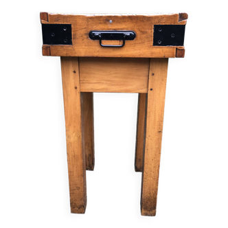 Beech butcher block with its standing wooden top.