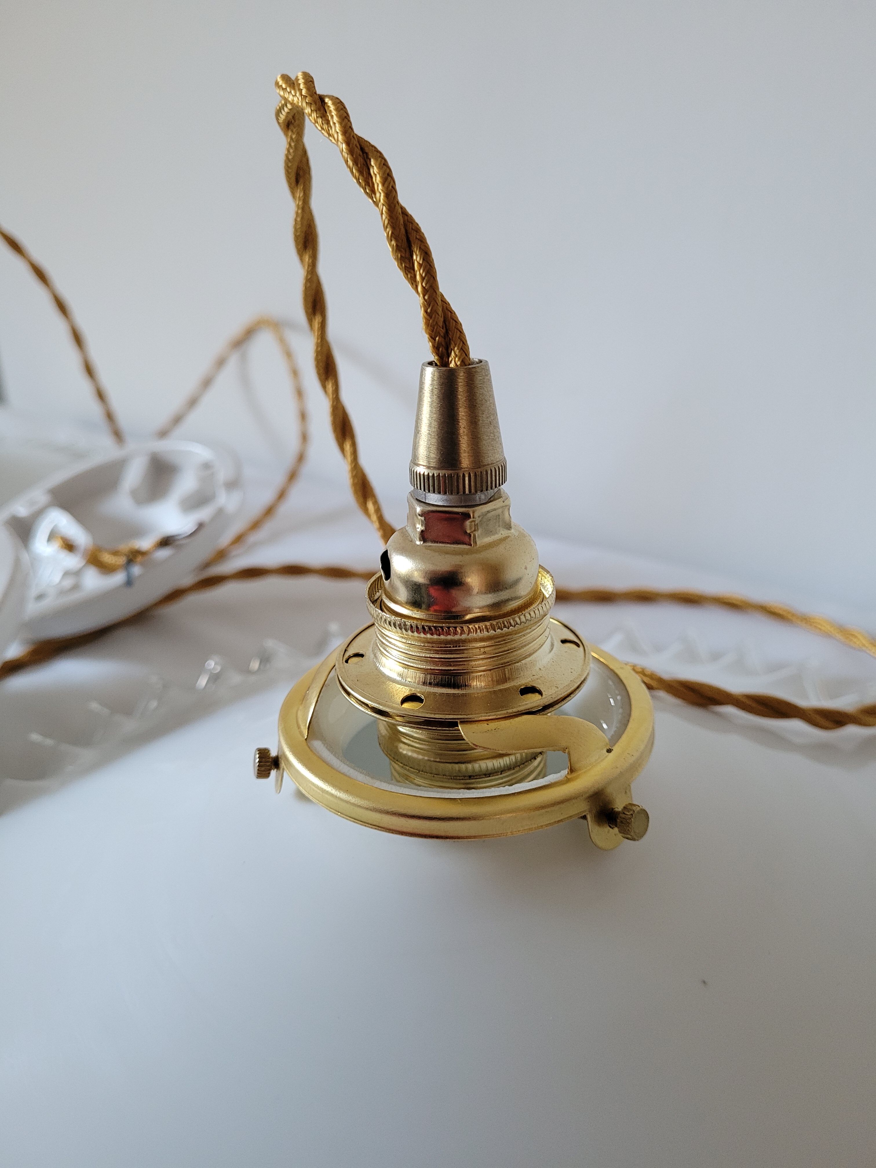 Duo de suspensions en opaline dentelée