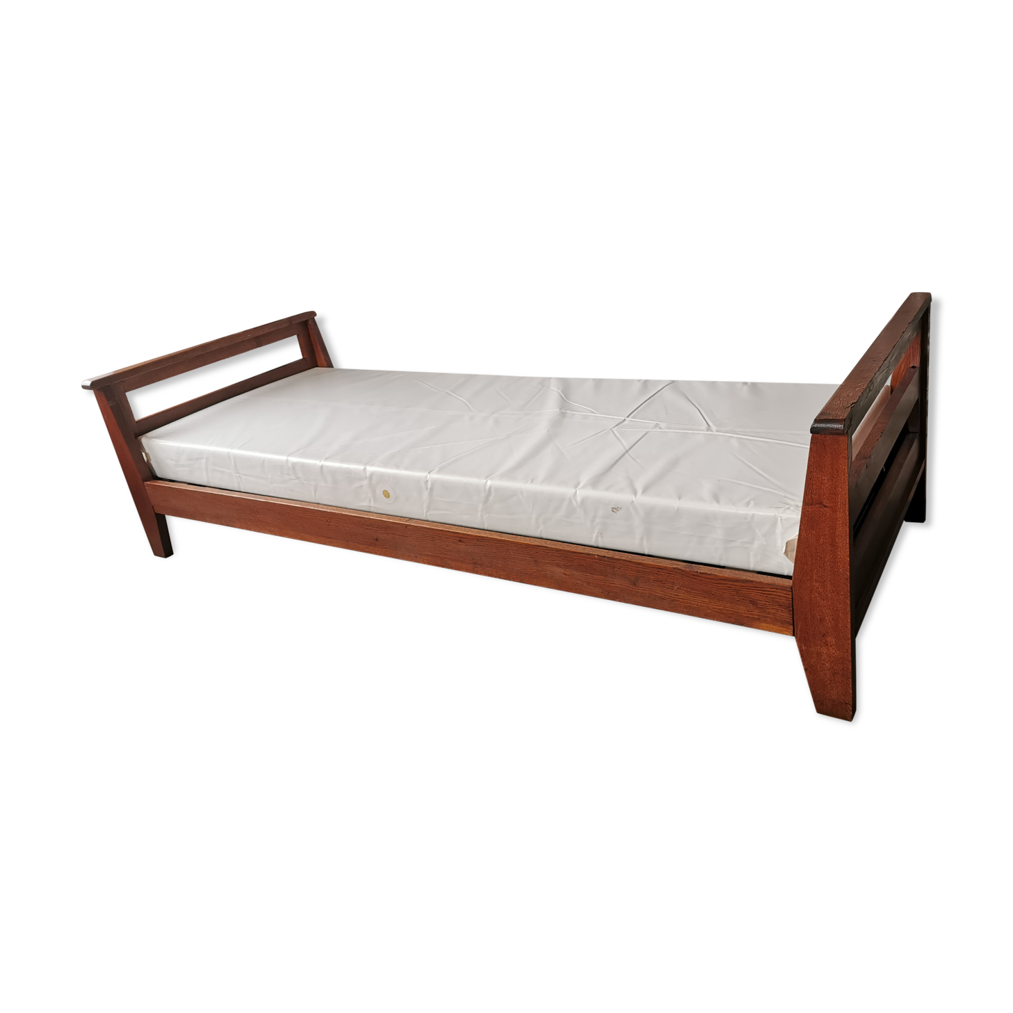 Mru bed René Gabriel, reconstruction