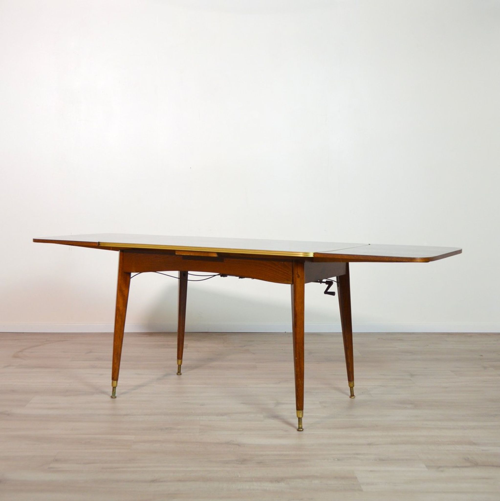 Table 4 à 6 personnes avec rallonges monte et baisse vintage 1960s