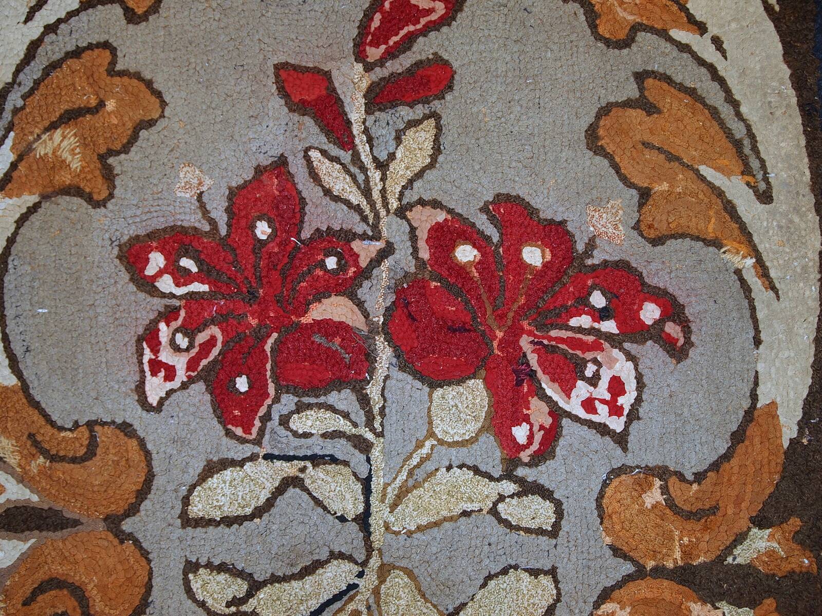 Tapis Hooked Antique Américain, Début XXe Siècle, Motifs Floraux