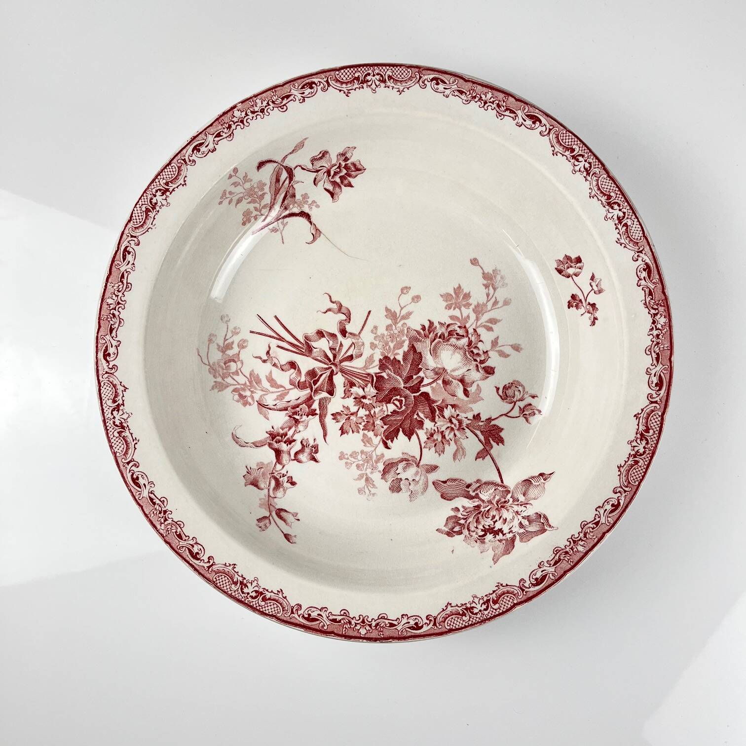 Large hollow dish "Fontange", Sarreguemines, ironstone, 19th-20th century