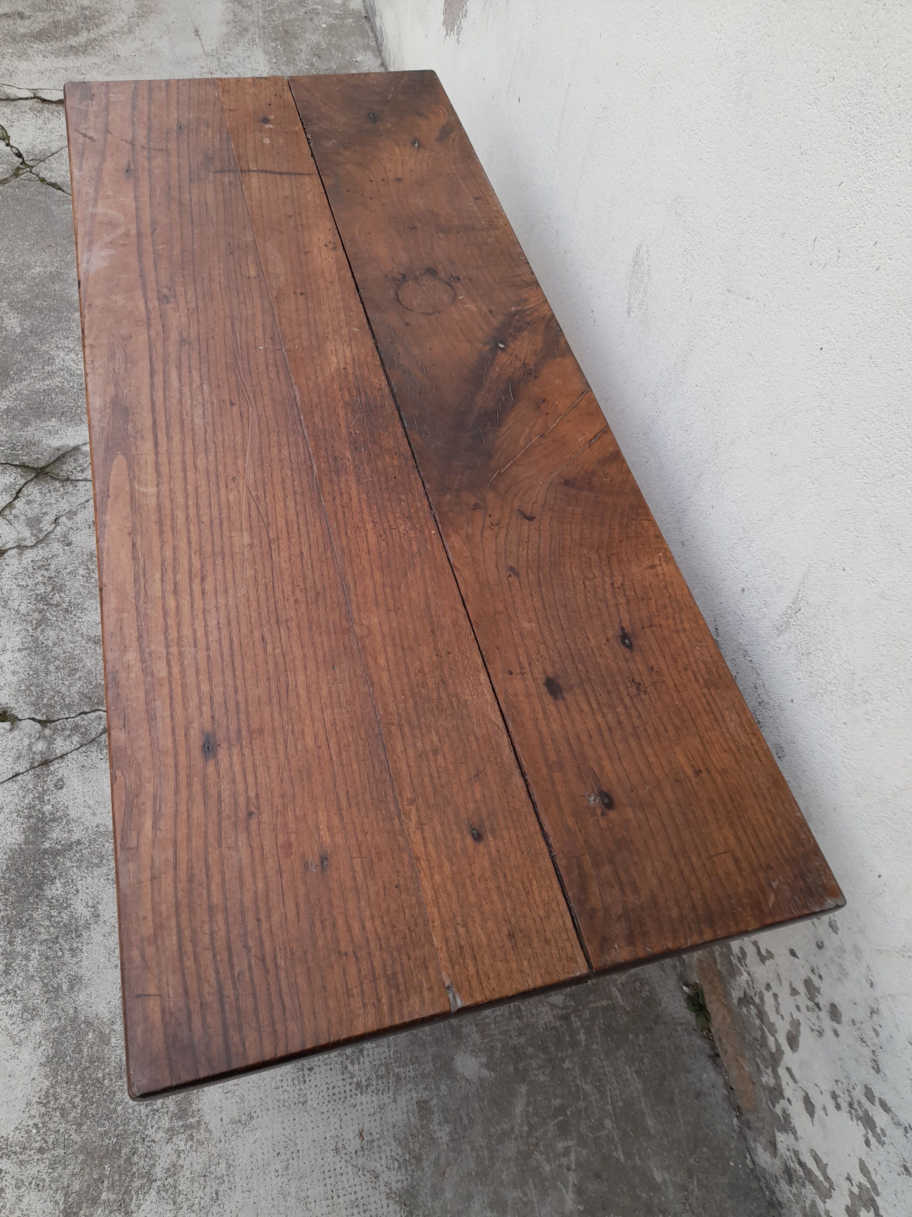 Table basse de ferme rustique en fruitier 1900