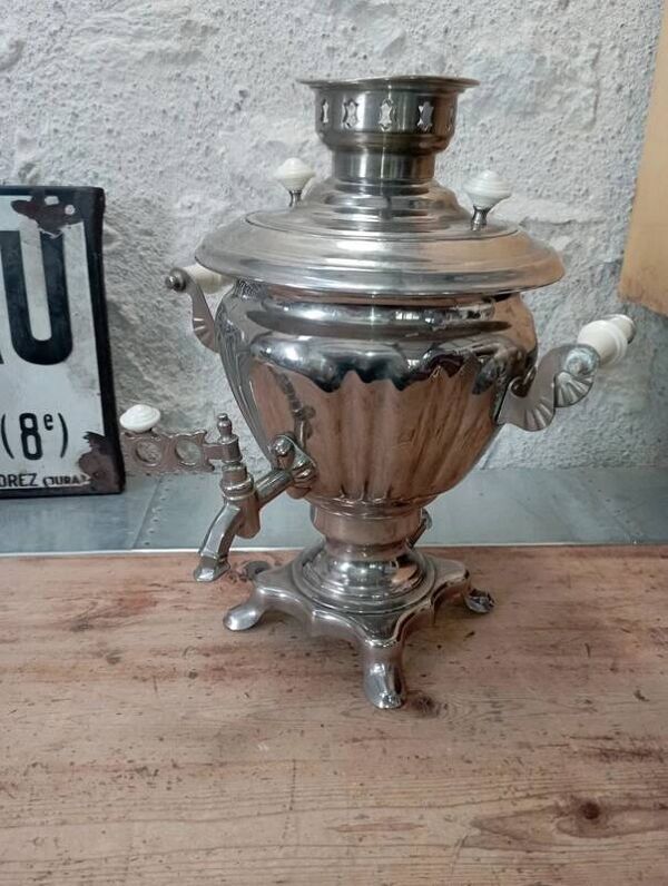 Samovar bouilloire électrique Russe ancienne en métal argenté