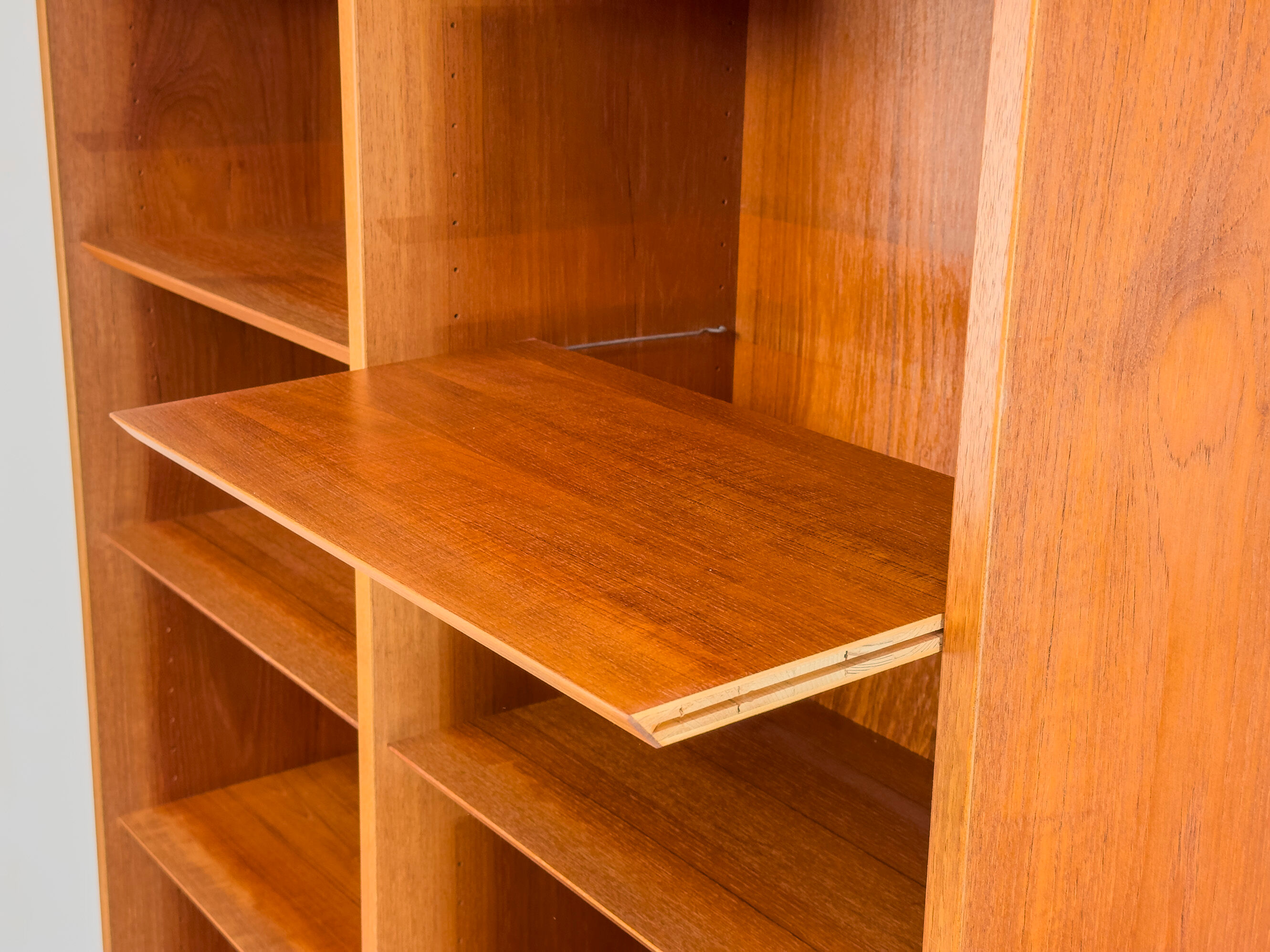 Bibliothèque en teck par Carlo Jensen pour Hundevad & Co., 1960