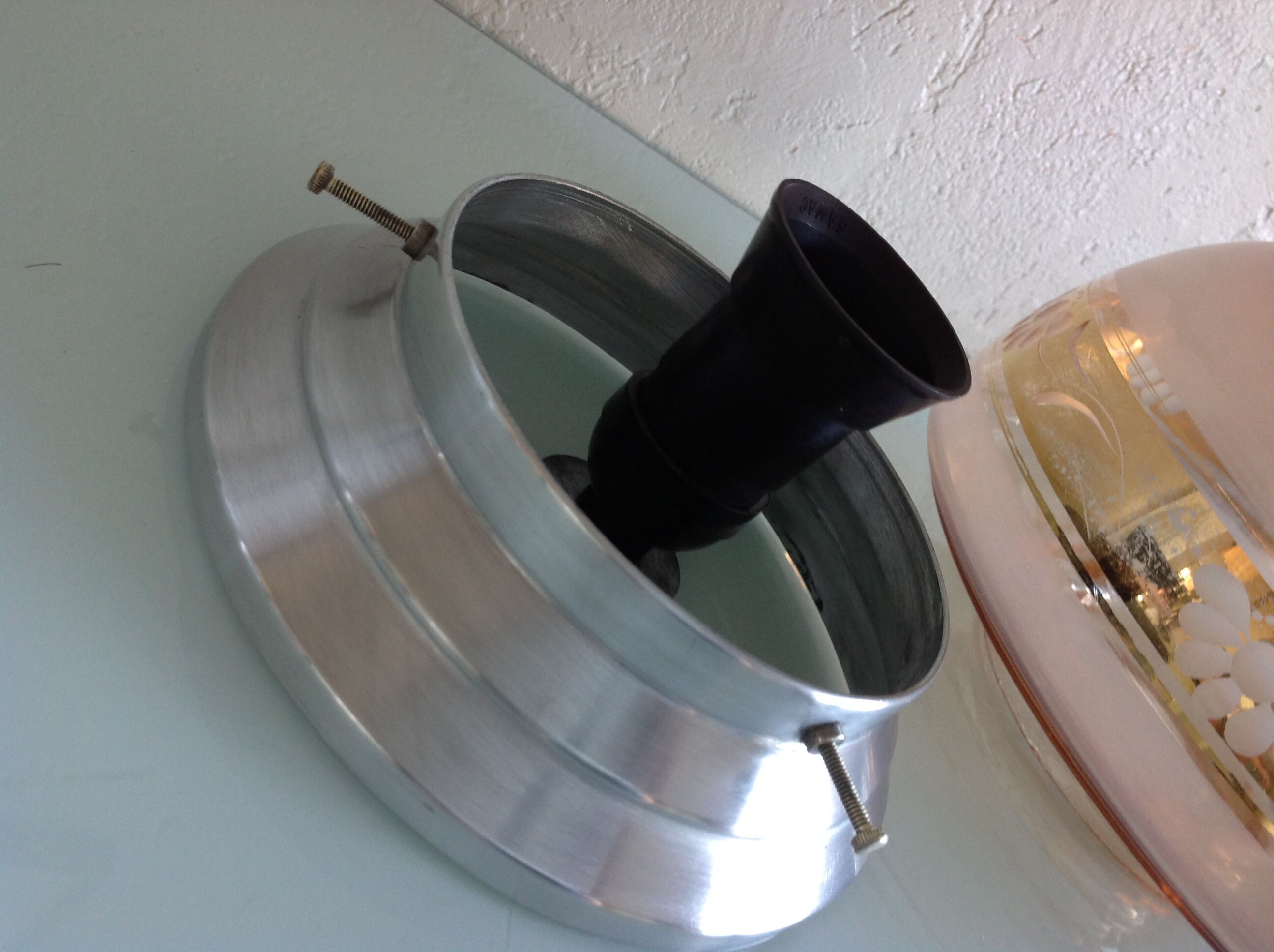 Plafoonier globe in pink frosted glass art deco style