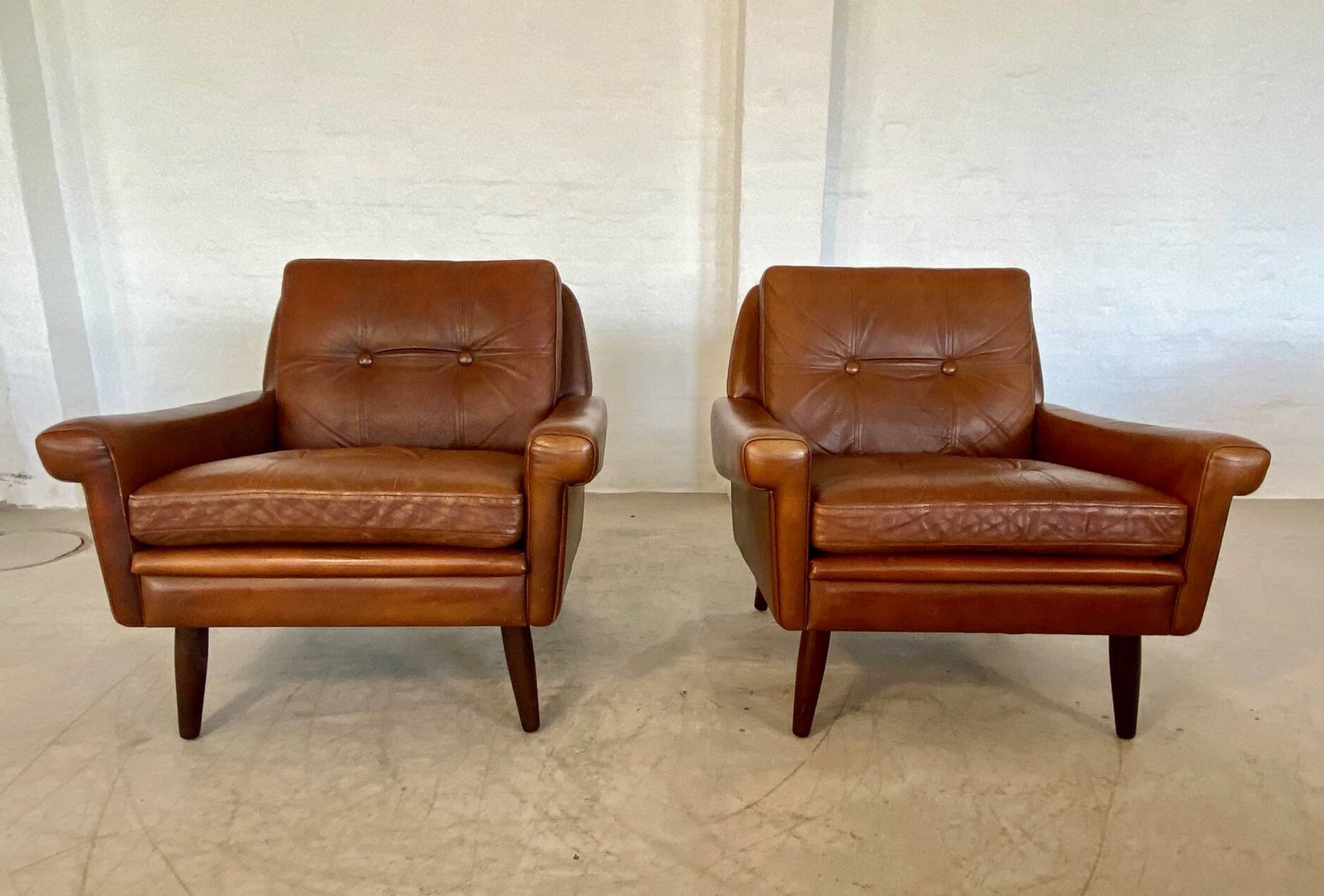 Vintage retro danish mid-century svend skipper club chairs in cognac leathe