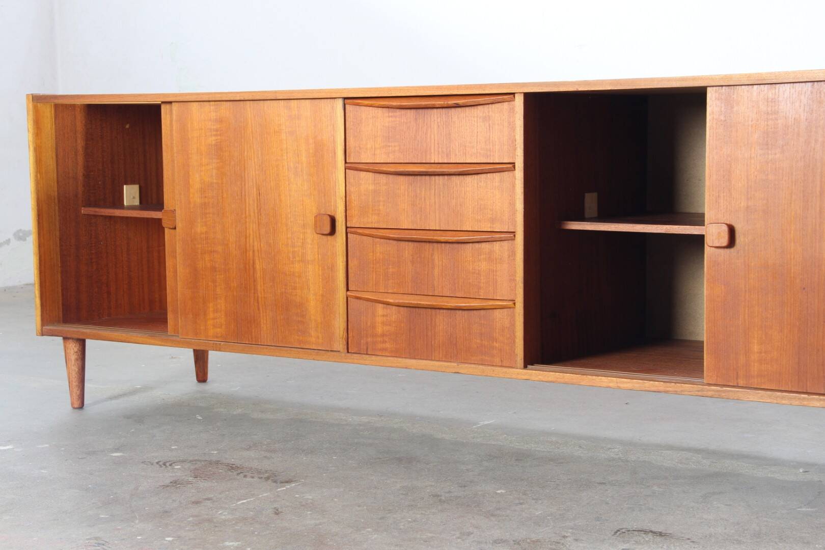 Vintage Mid-Century Danish Lowboard / Sideboard in Teak, 1960s