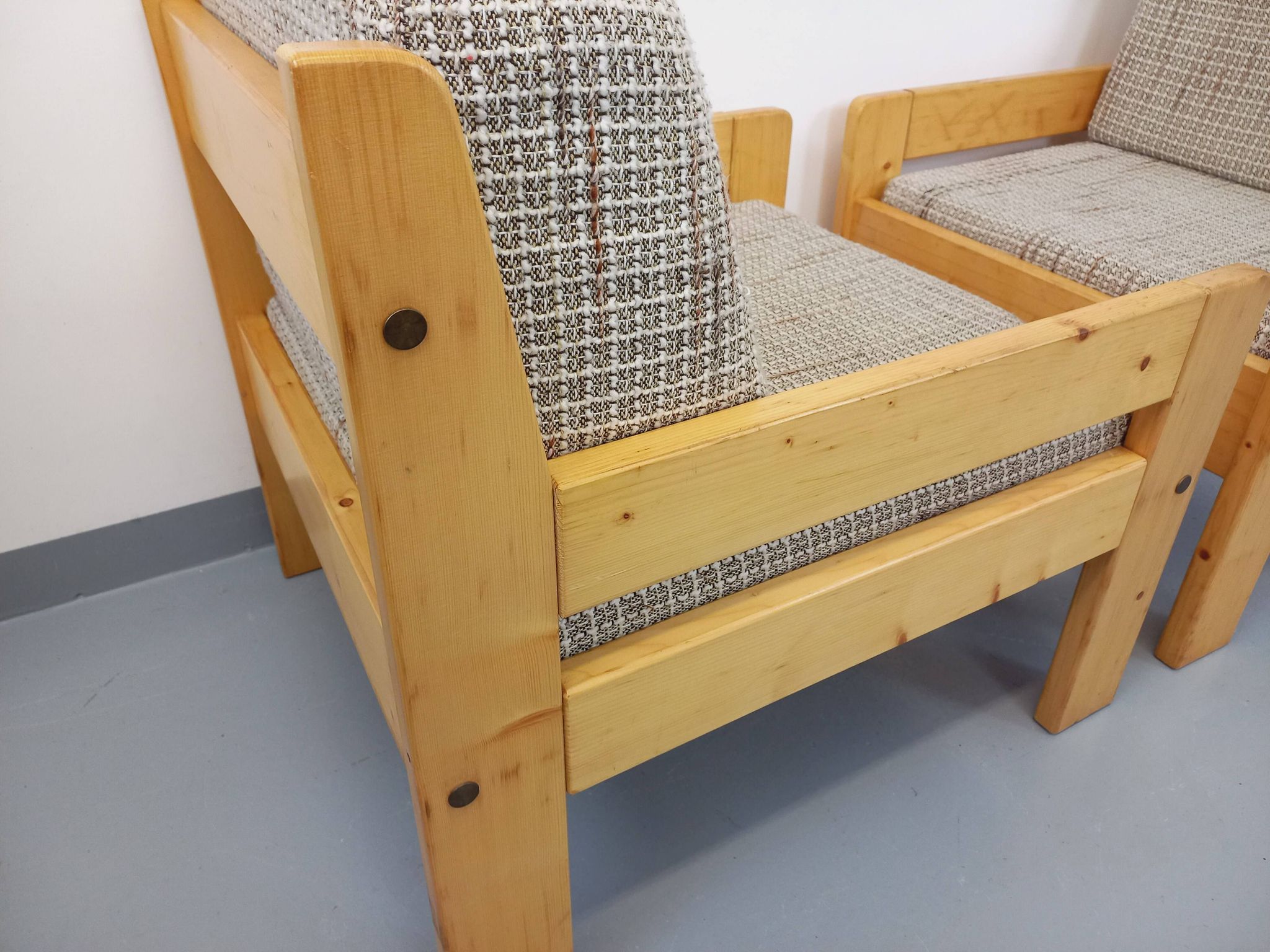 Set of 2 vintage fireside chairs in pine and fabric from the 70s