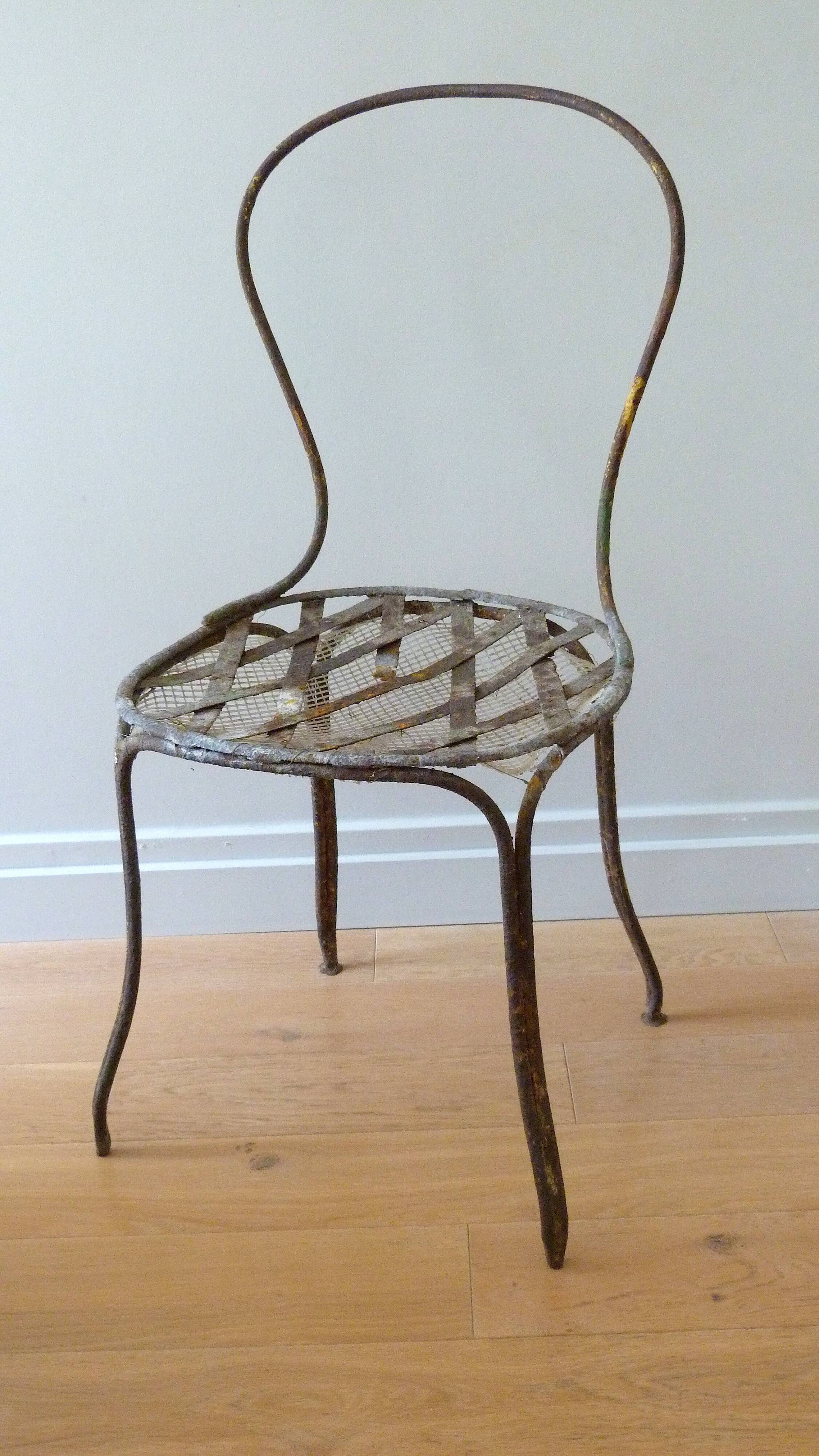 Chaise ancienne décoration florale balcon jardin