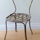Chaise ancienne décoration florale balcon jardin