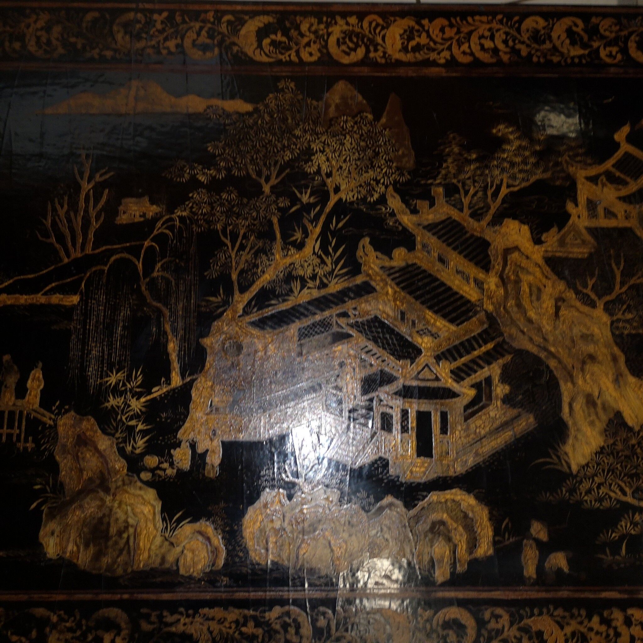 Japanese coffee table black and gold lacquer 1900