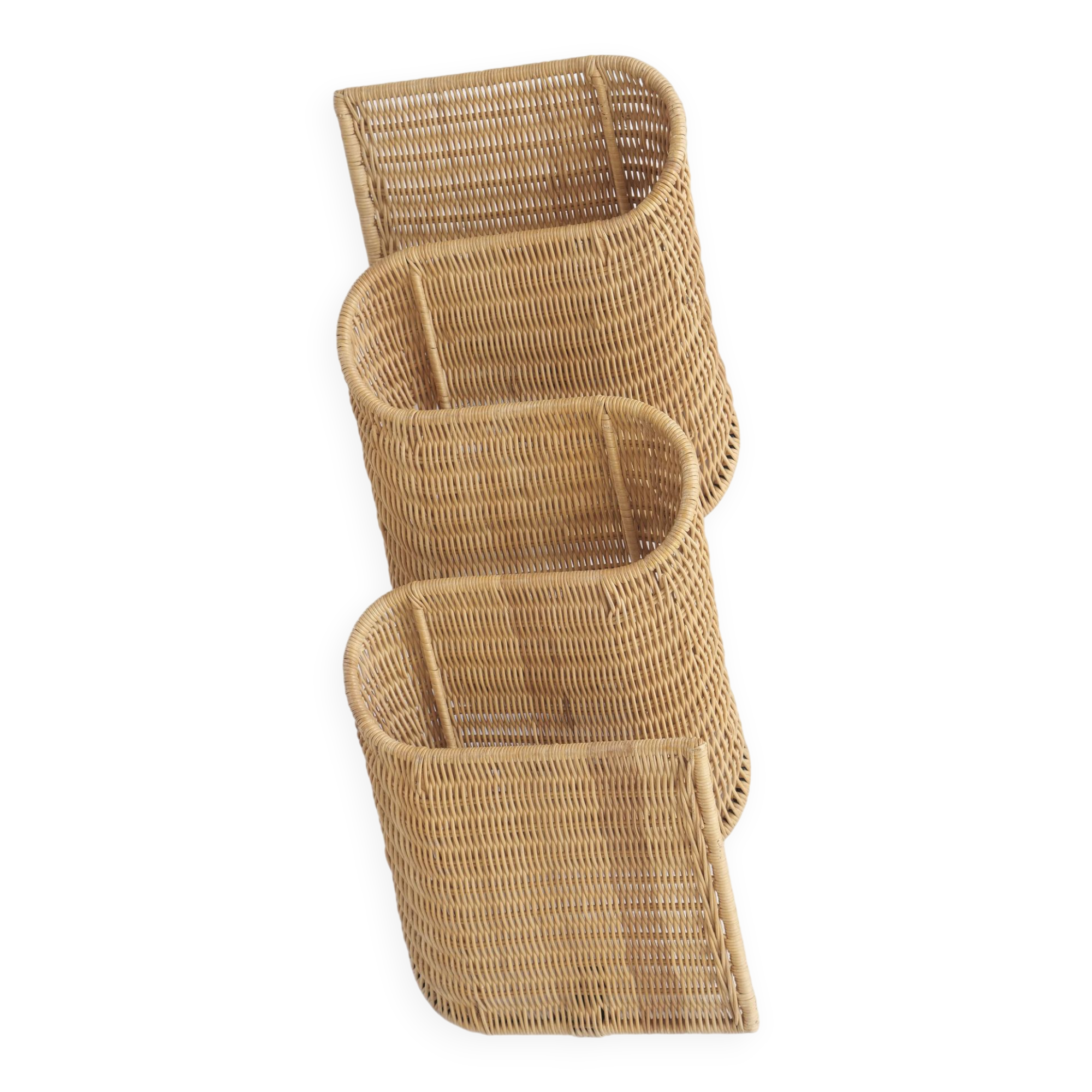 rattan wave wall-mounted magazine holder