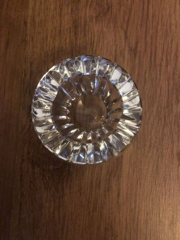 Cendrier en cristal Baccarat, motif Mortier et pilon, estampillé, France