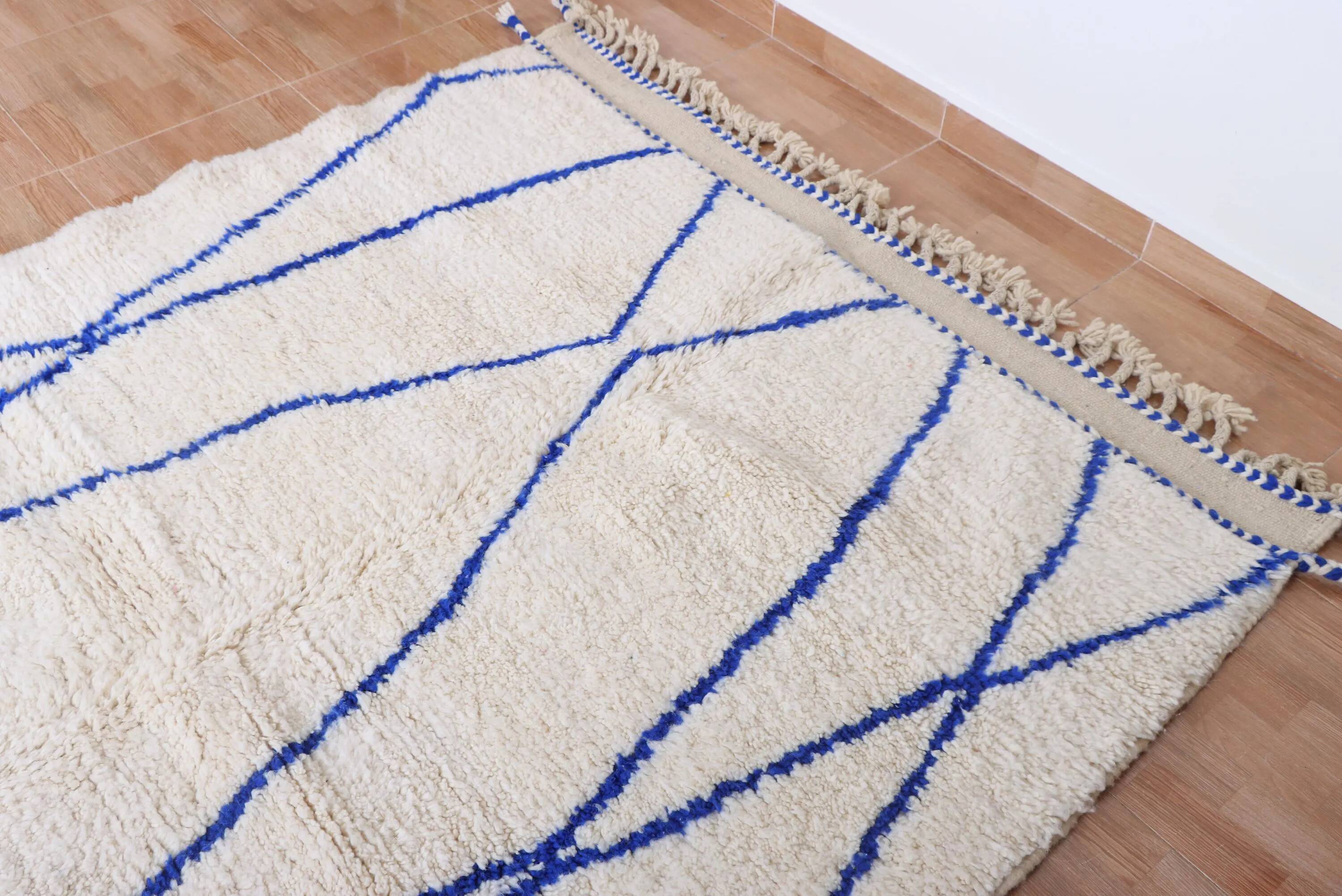 Handmade Moroccan wool rug, large size 250x150 cm, handcrafted.