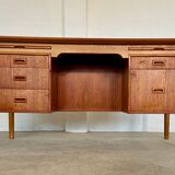 Vintage Danish desk in teak and oak by Børge Mogensen for Søborg Møbelfabrik, 1960s.