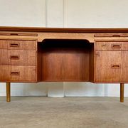 Vintage Danish desk in teak and oak by Børge Mogensen for Søborg Møbelfabrik, 1960s.