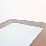 Table à manger italienne du milieu du siècle en acajou, laiton, marbre.