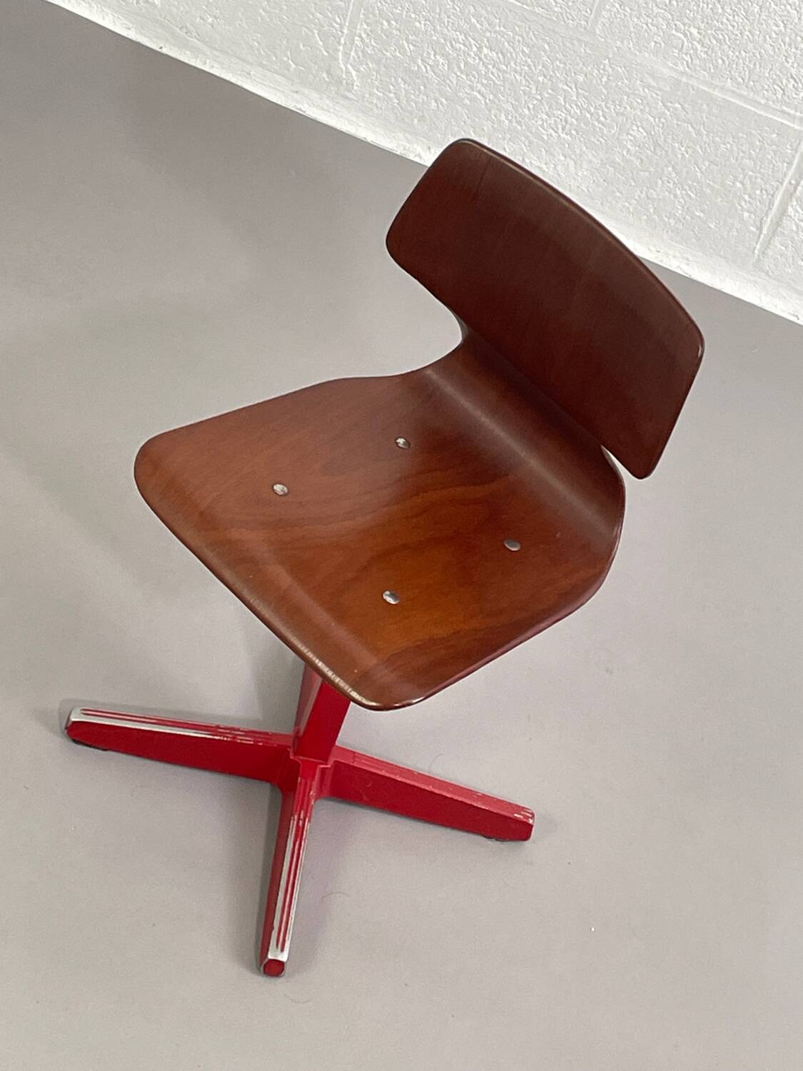 Galvanitas school chair