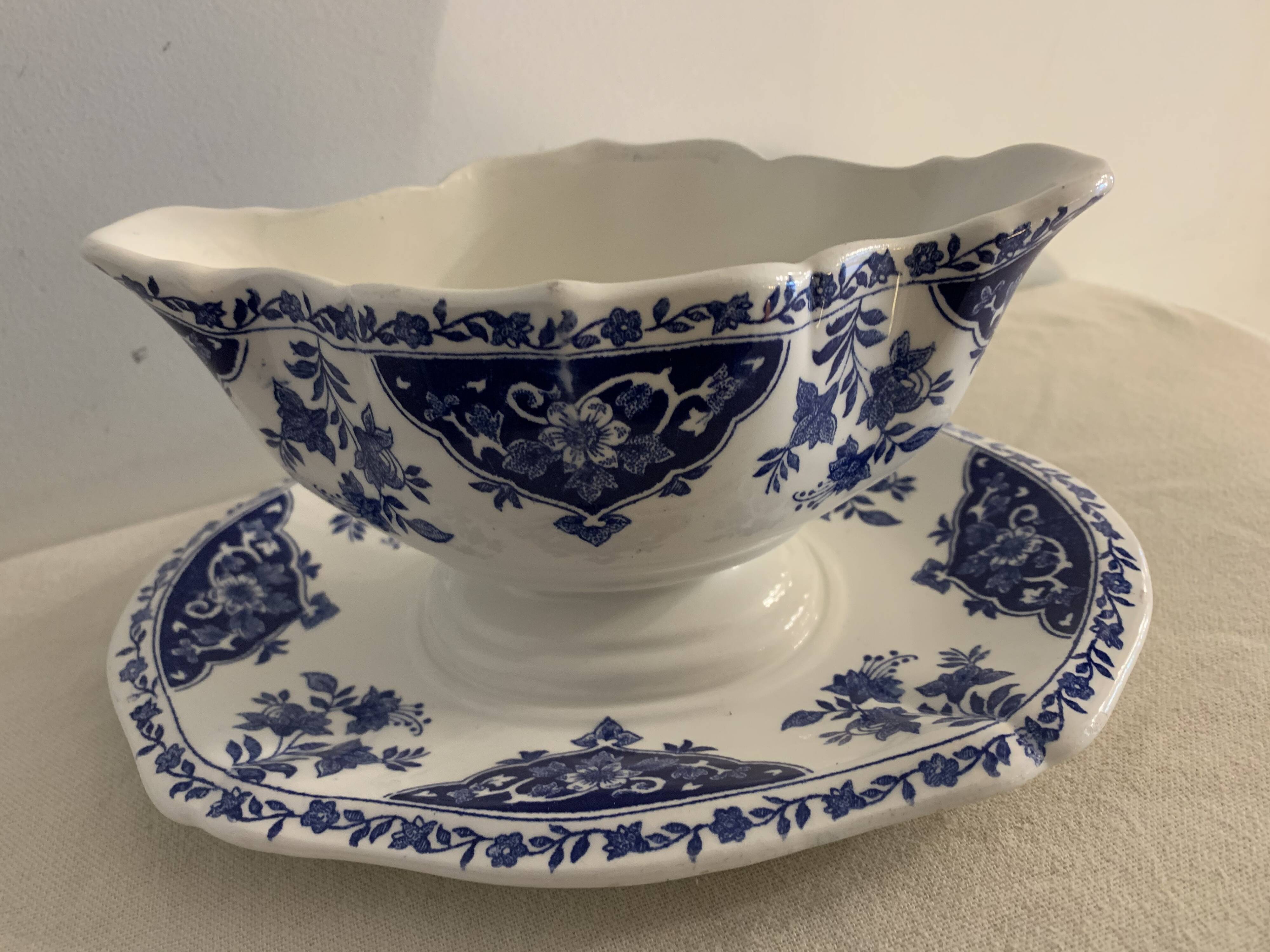Saucière en faïence bleue et blanche Gien 1960