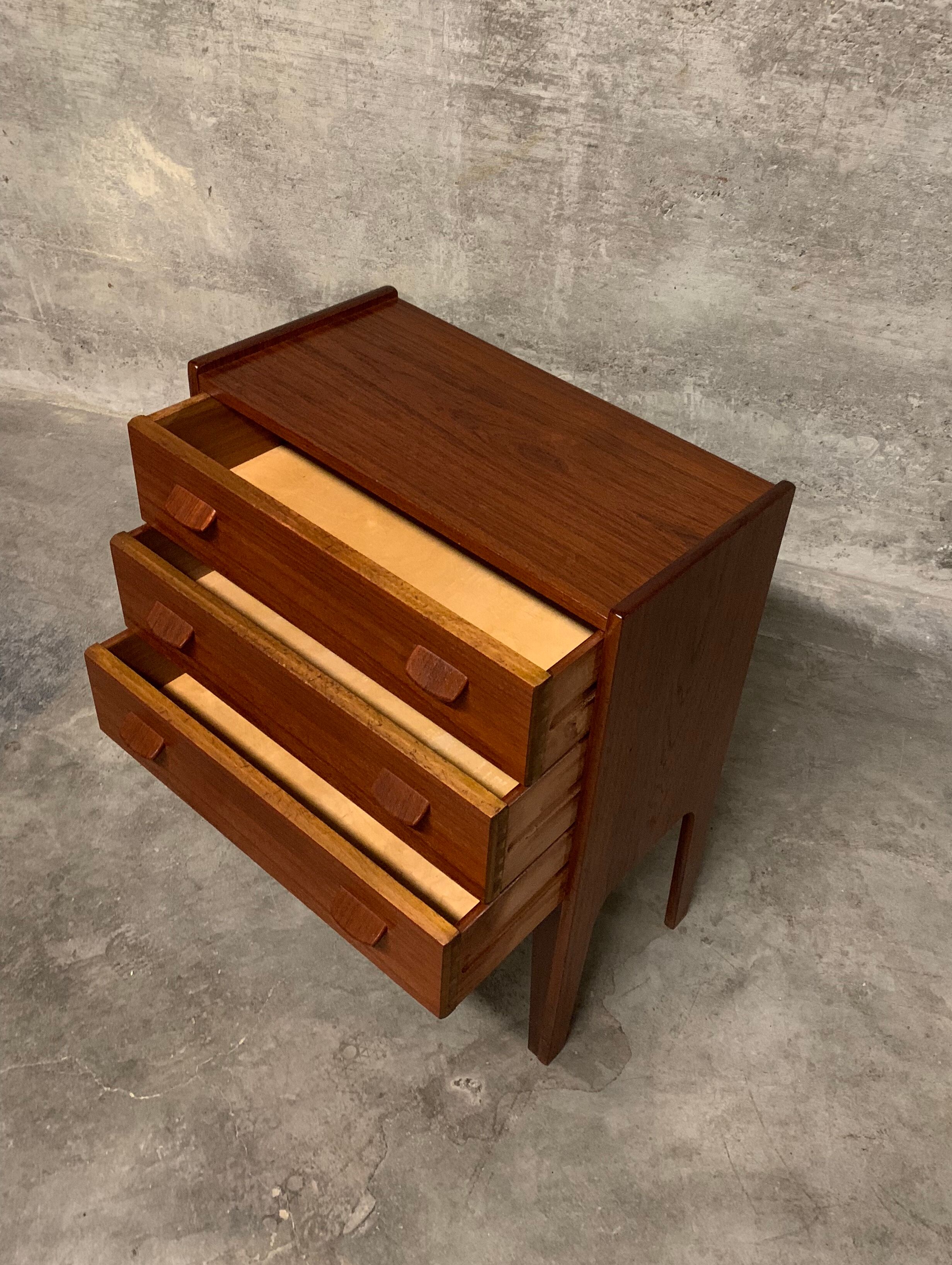 Danish mid-century chest of drawers by Poul Hundevad