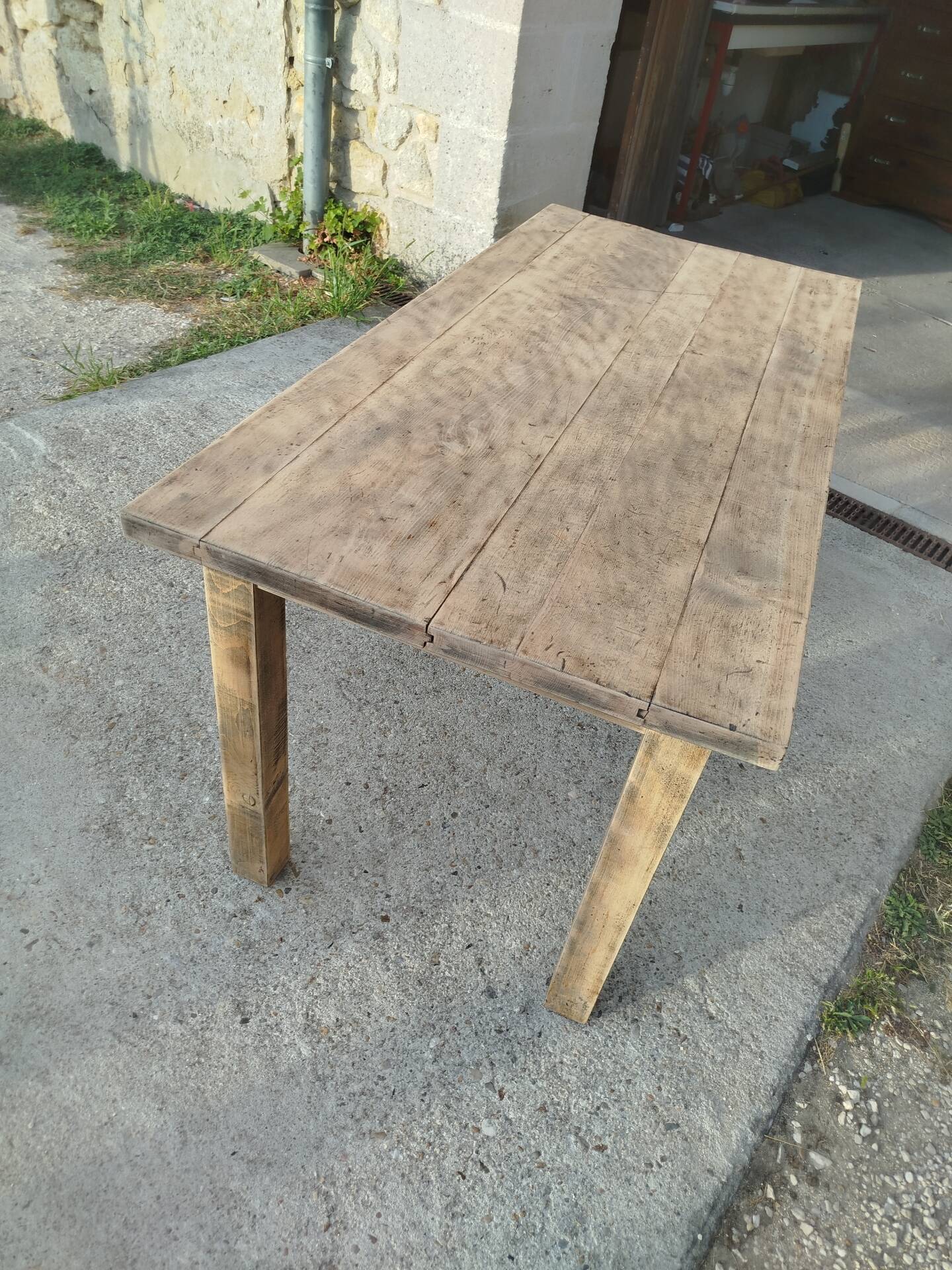 Farm table