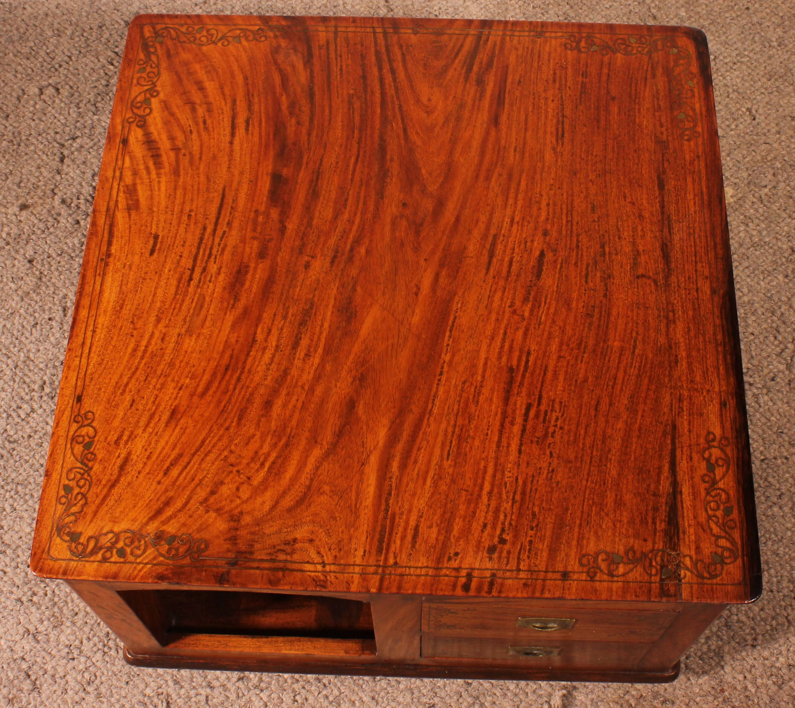 table basse ou bout de canapé de marine -Angleterre
