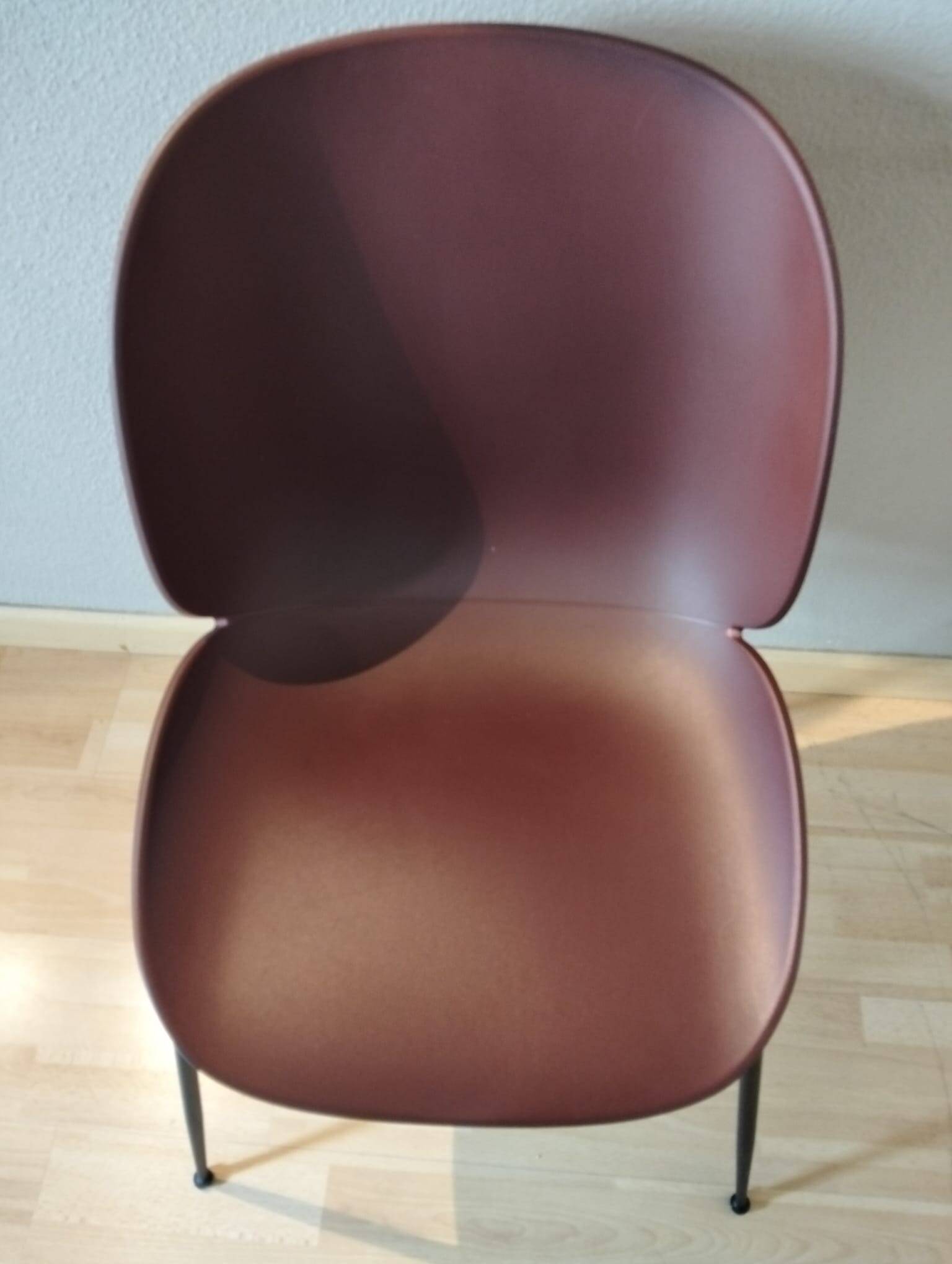 Set of 4 Beetle chairs Gubi – Burgundy