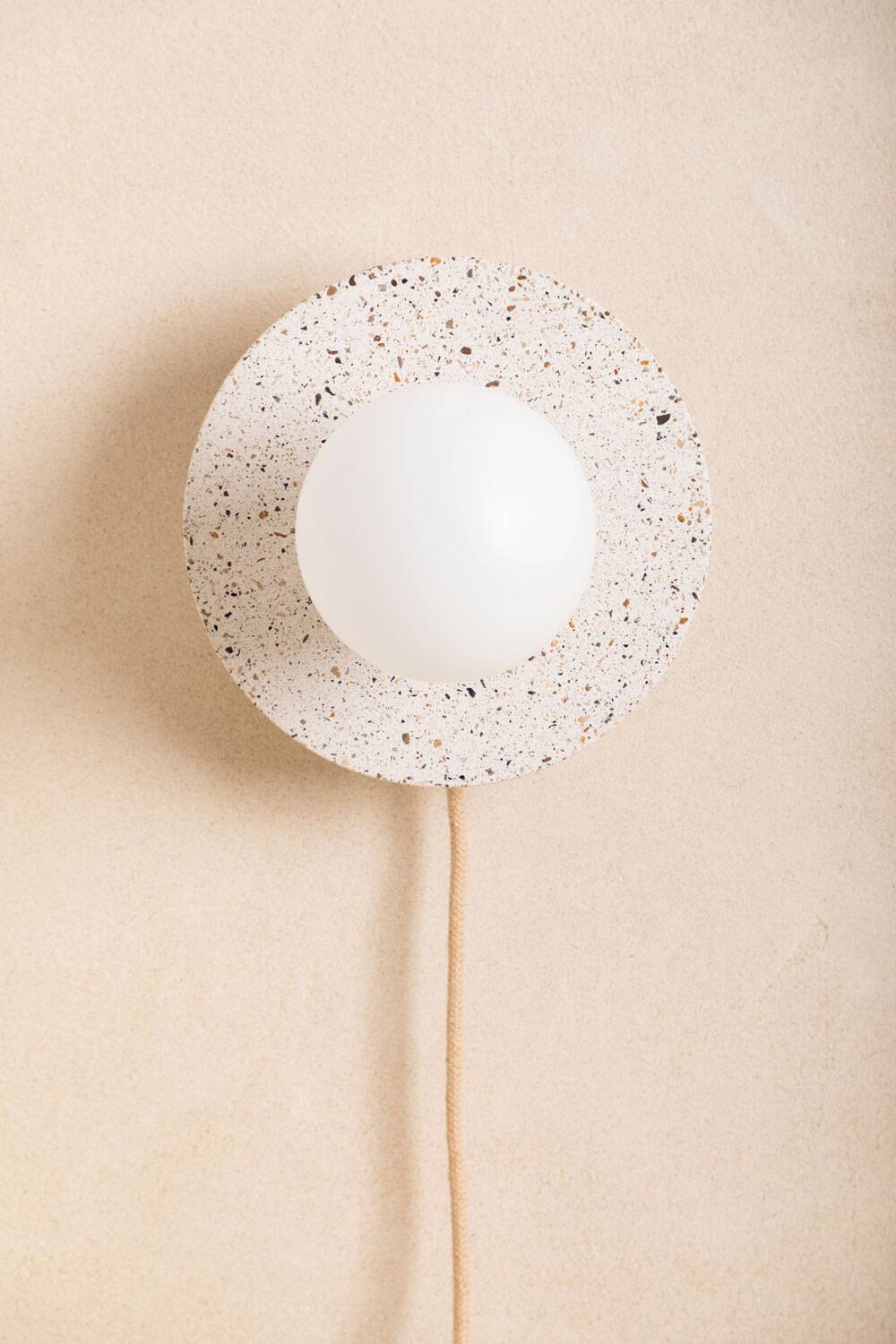 Alba wall light in white concrete