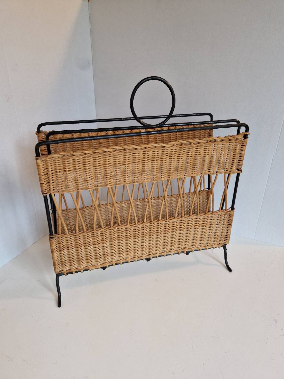Rattan magazine holder Raoul Guys