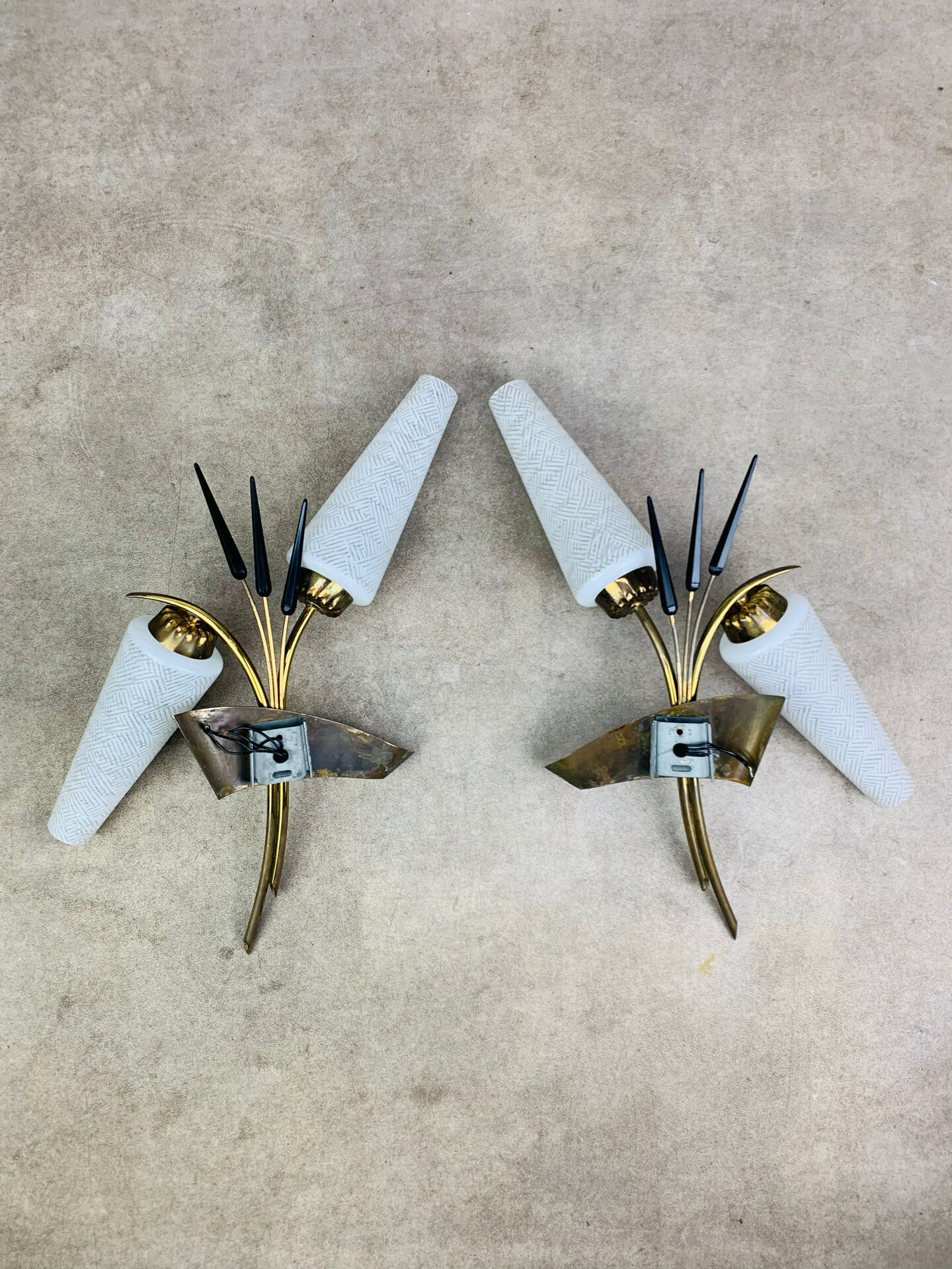 Pair of 1950s wall lights in brass and opaline tulips, Lunel/Arlus