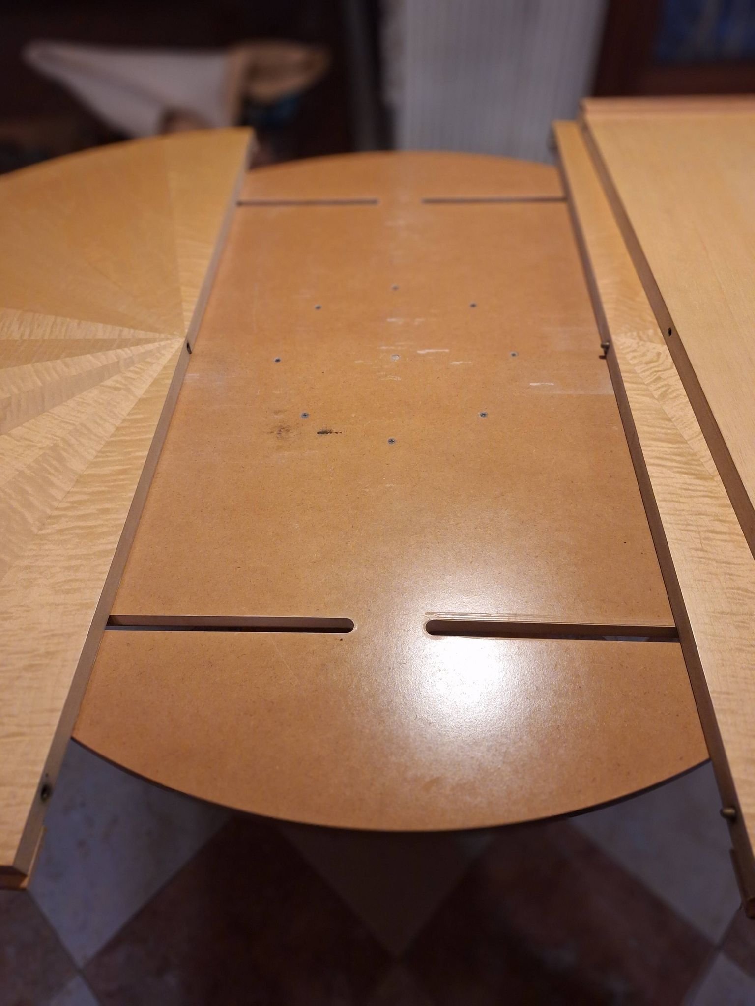 Round table in lemon wood with timeless design