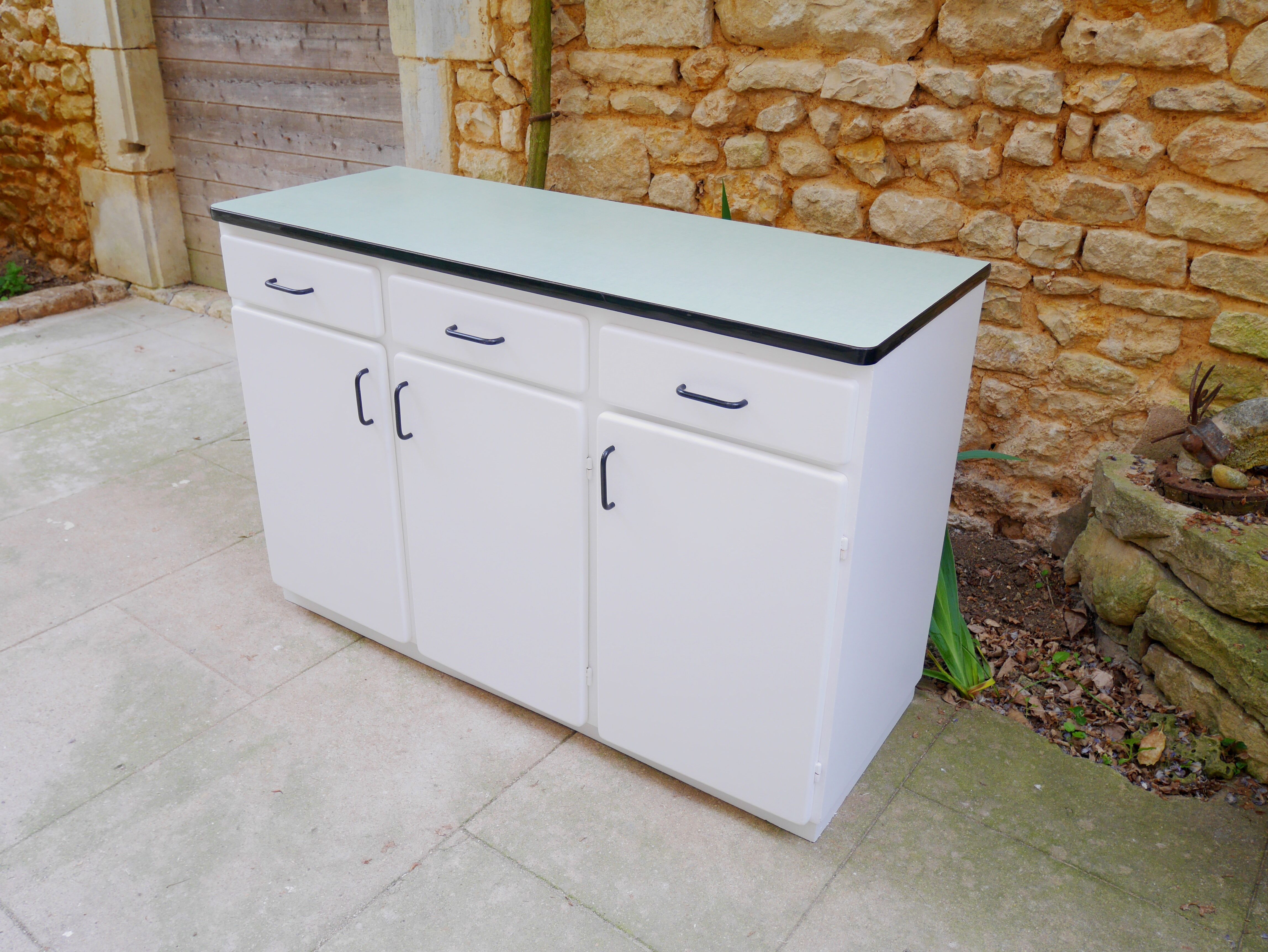 Buffet mado cuisine on formica