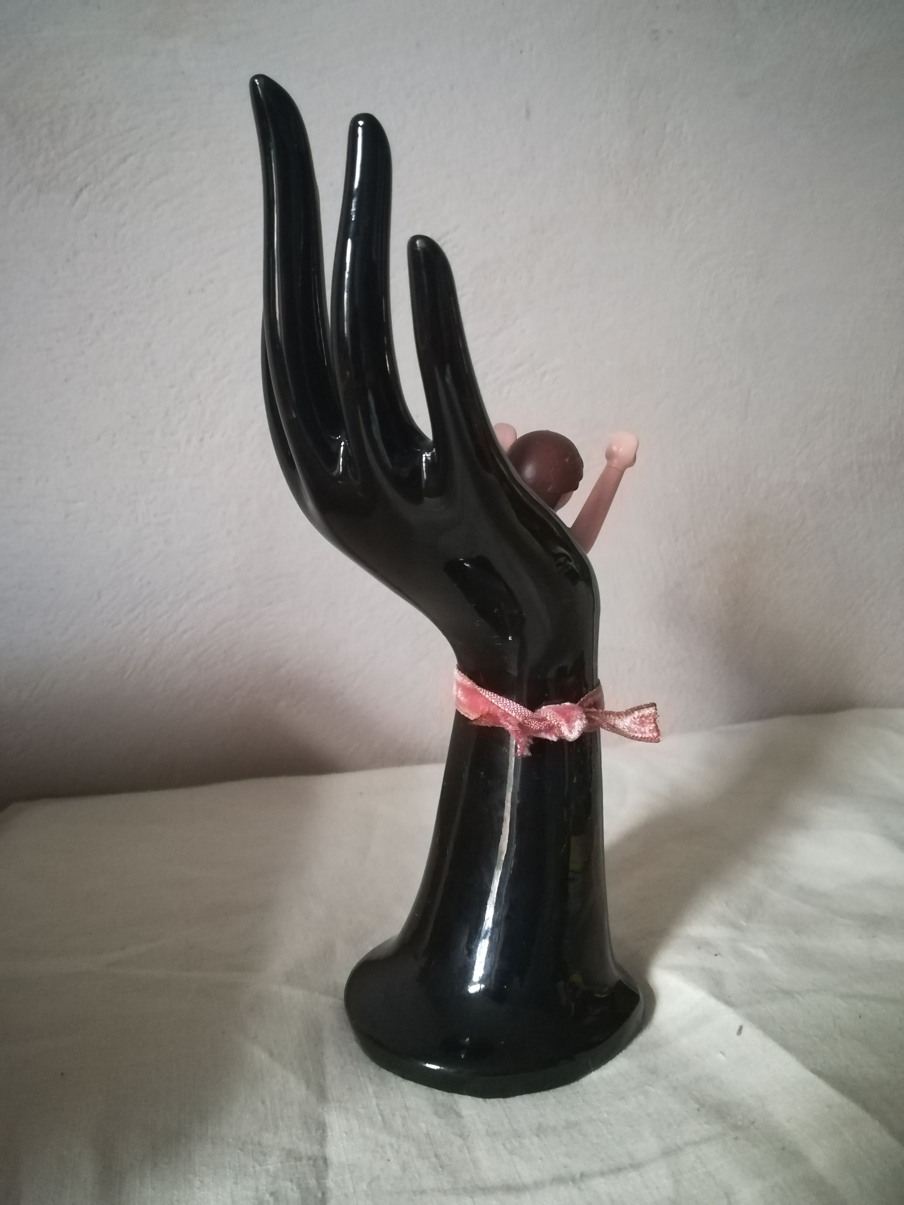 Baguier soliflore hand in black earthenware