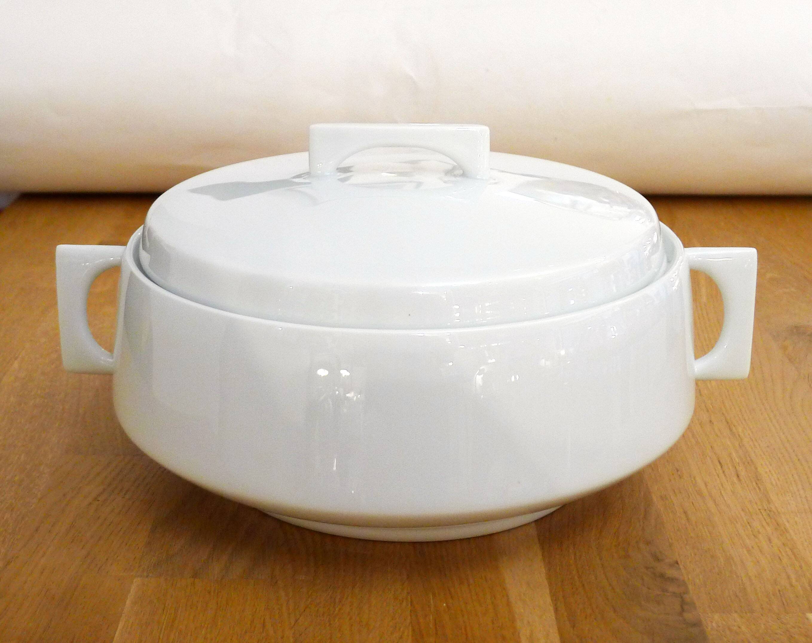 Vegetable dish Ariès design R.Loewy