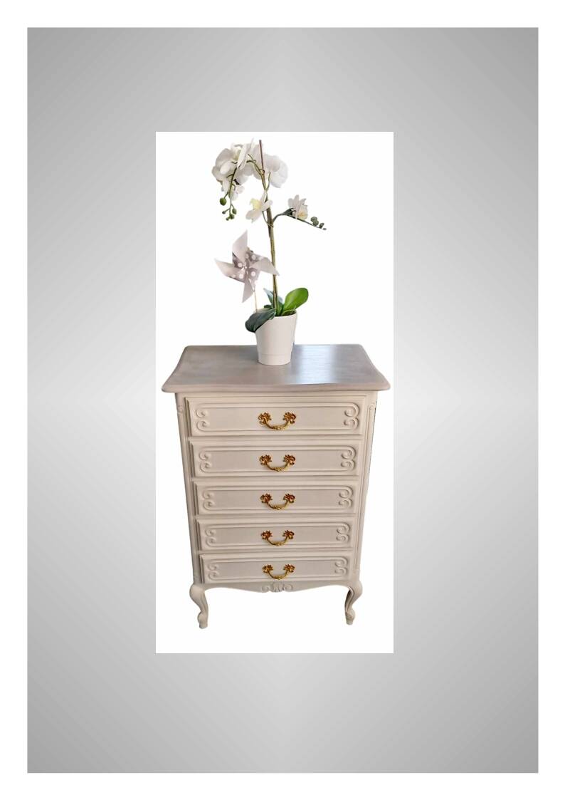 Old weekly chest of drawers