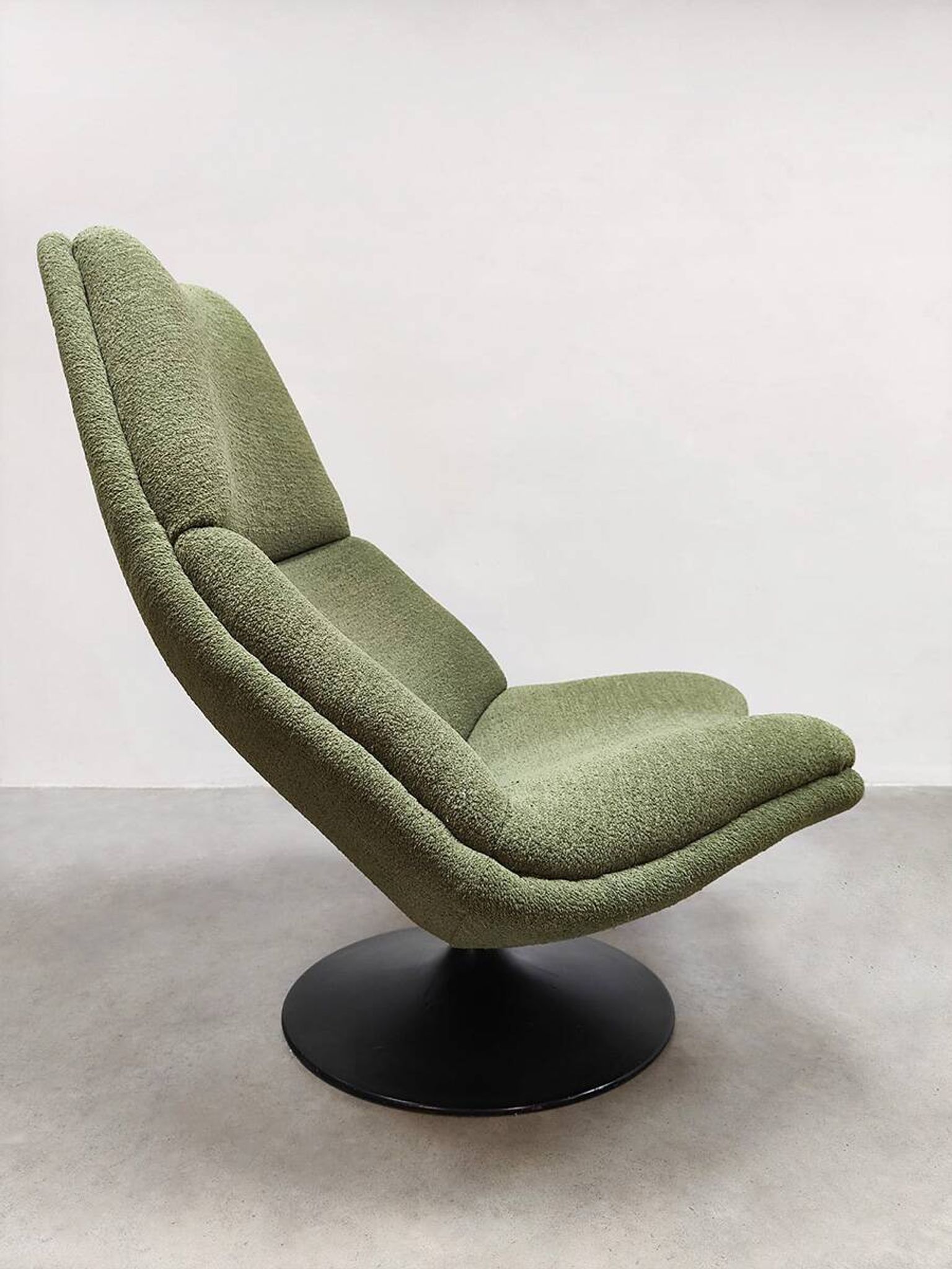 Vintage design swivel chair Artifort Geoffrey Harcourt F588