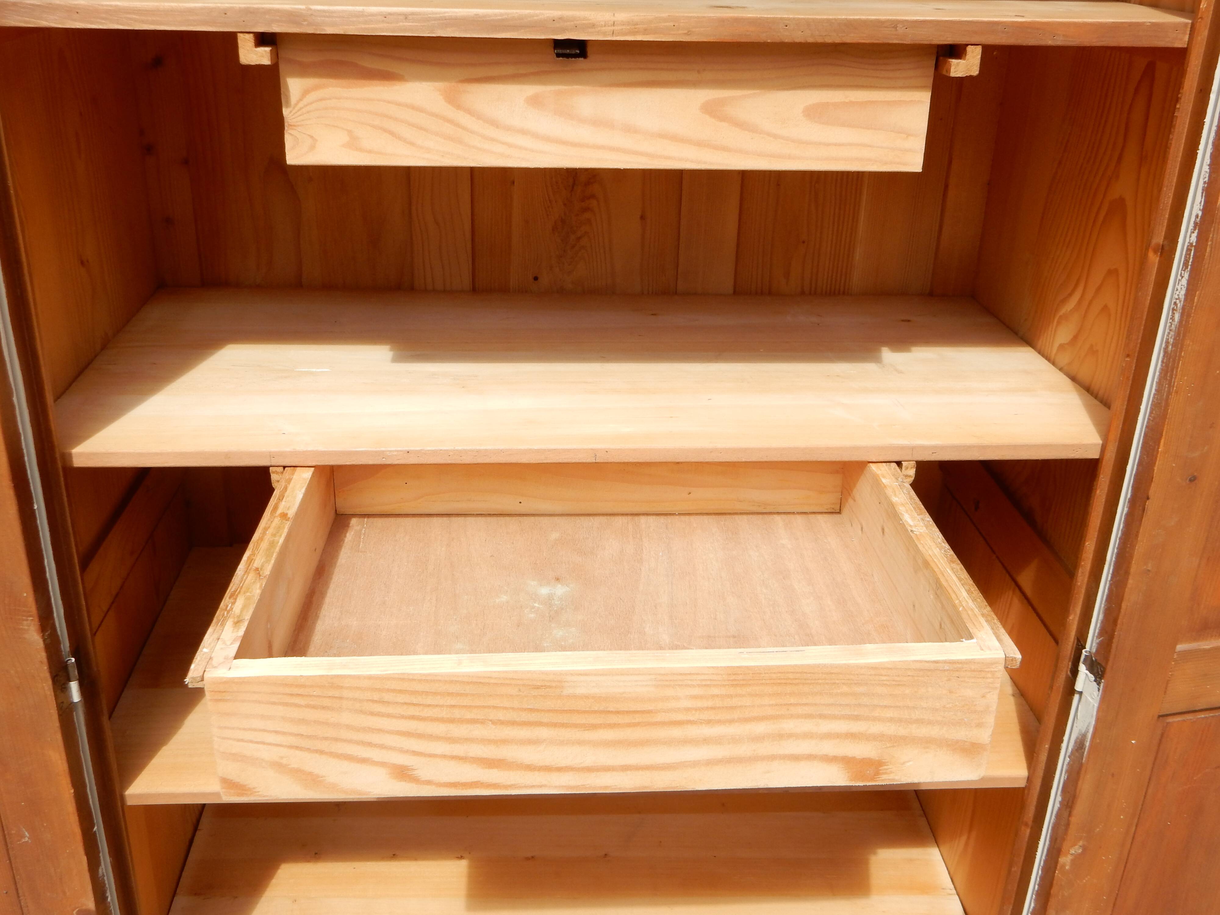 Old industrial locker room - Parisian fir wardrobe