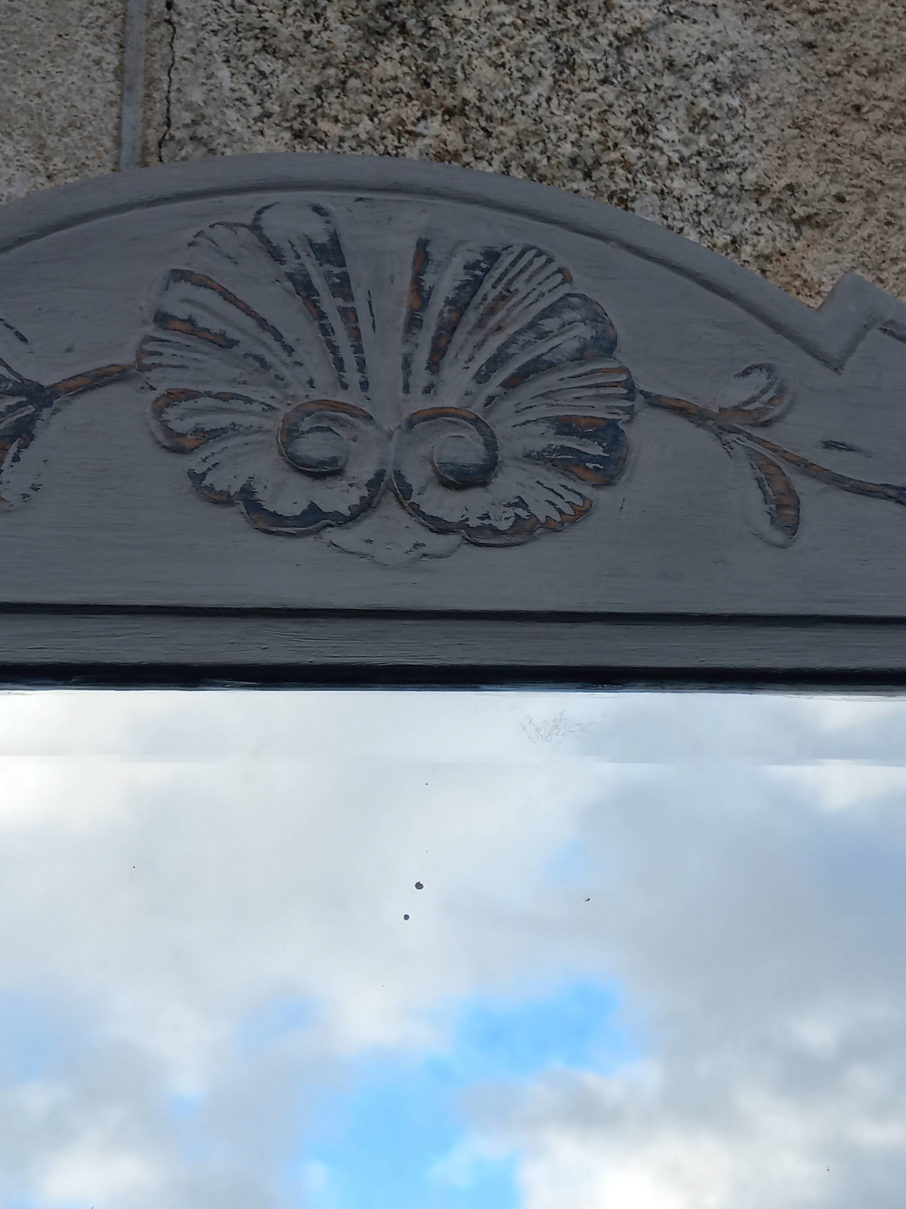 Antique Louis XV style mirror in solid oak with grey patina, 131cm.