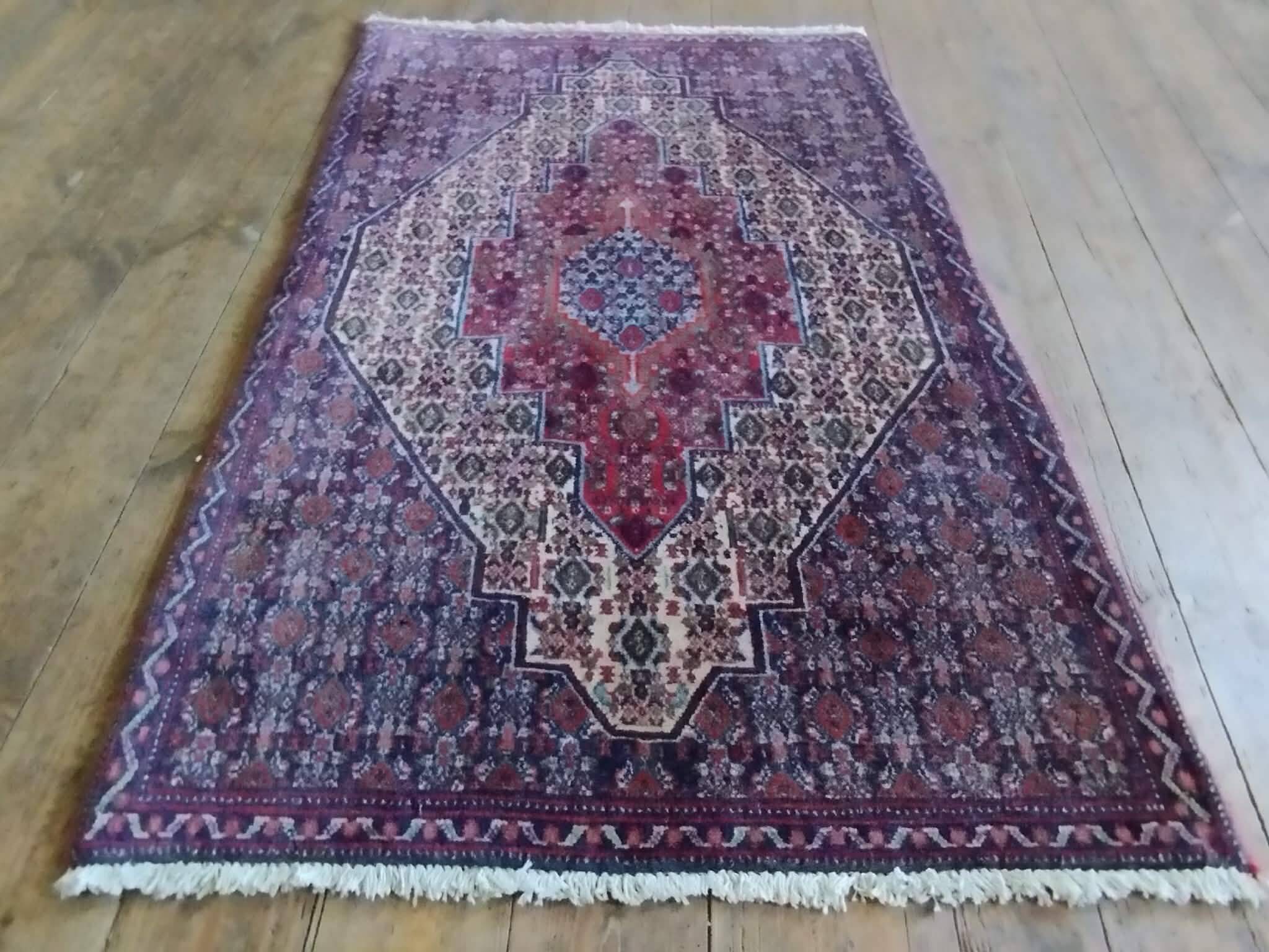 Handmade Persian Senneh rug 110x68cm