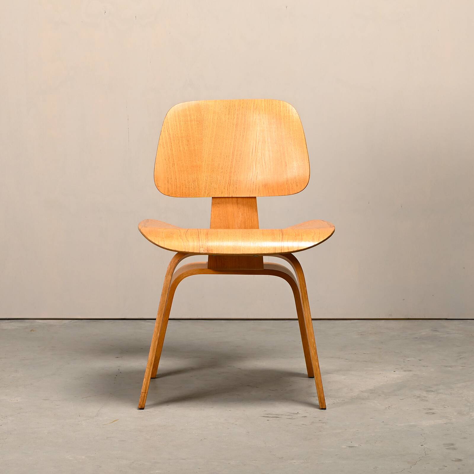 Charles and Ray Eames Early DCW Ash Plywood Dining Chair for Herman Miller