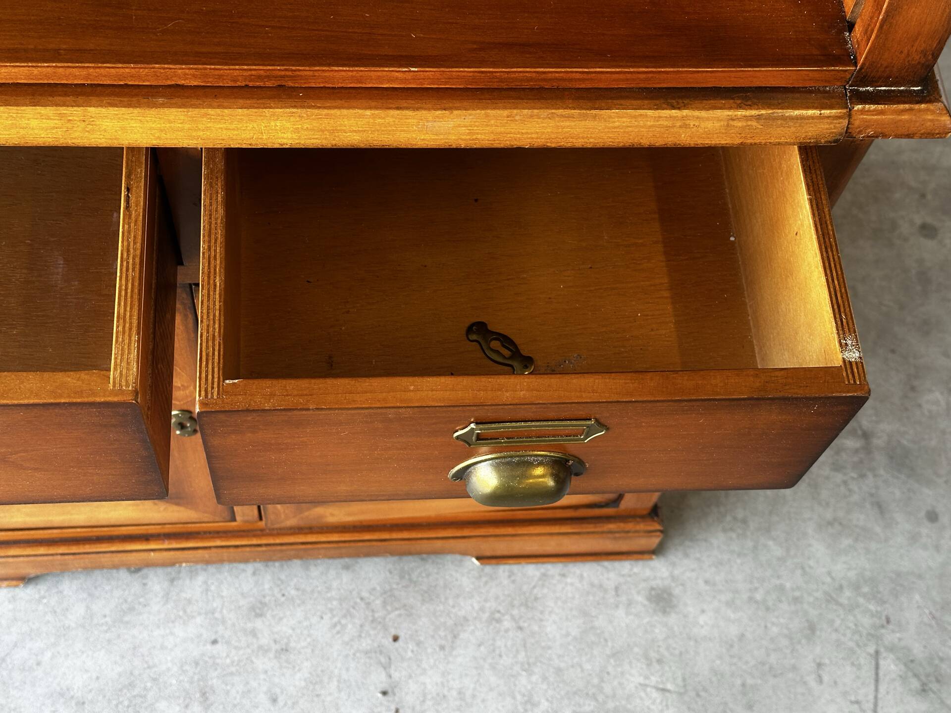 Secrétaire à rideau en merisier – Petit bureau de rangement, seconde m