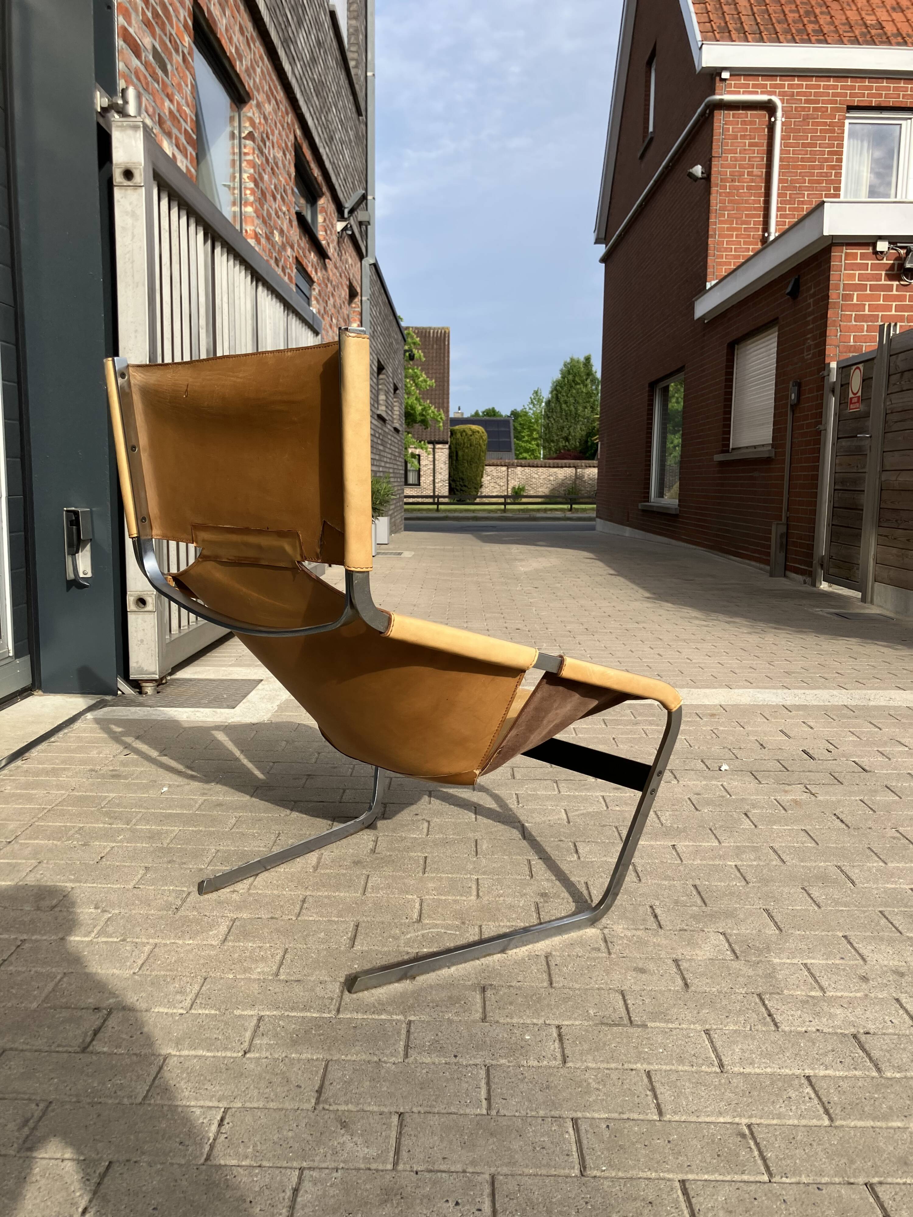 Artifort F444 van Pierre Paulin, natural camel leather