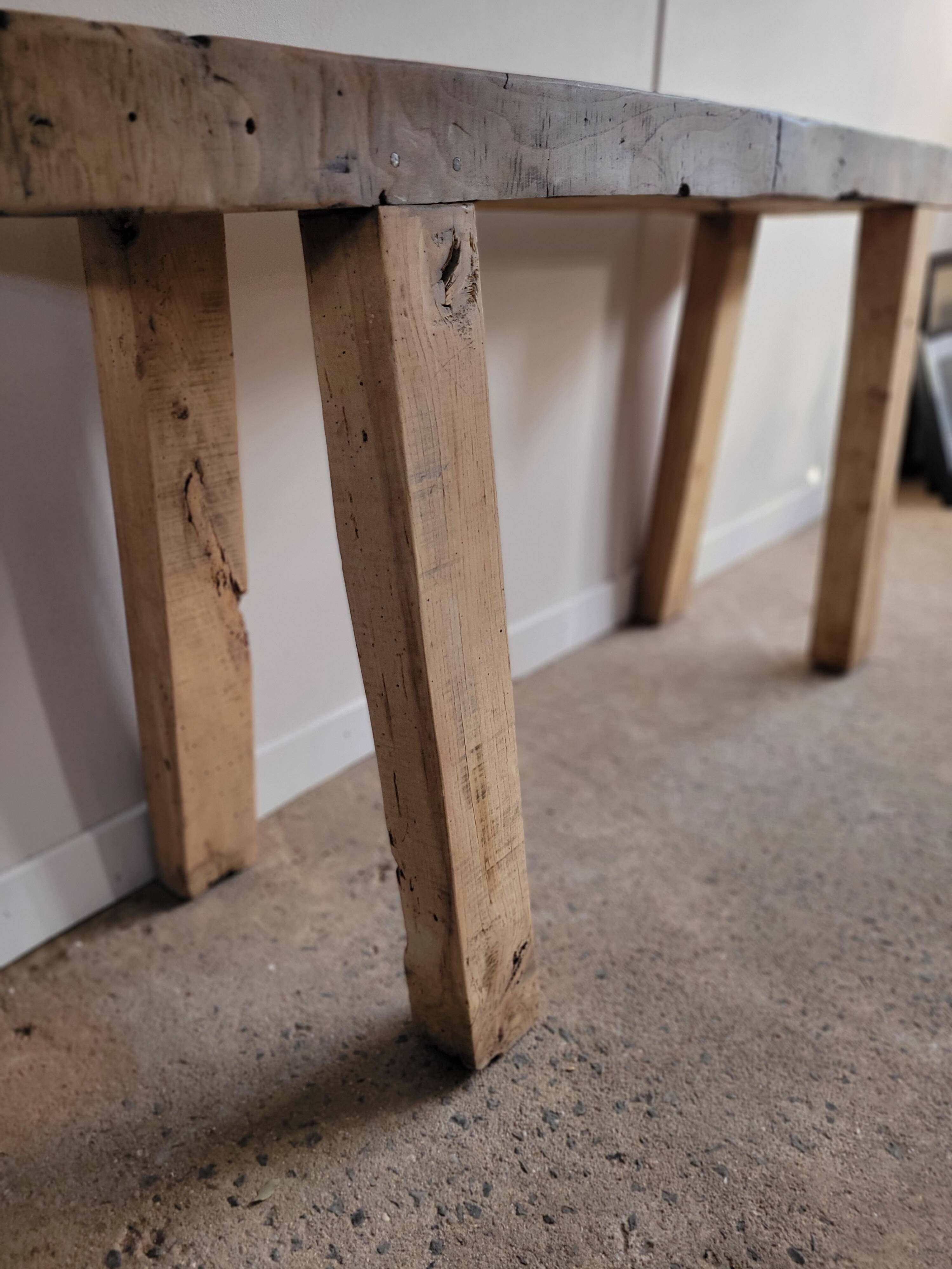 Artisanal workshop in solid wood