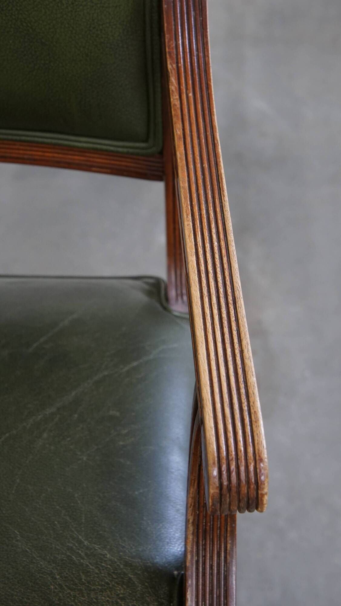 English-Style Office Chair in Cowhide Leather on Wheels Combined with Wood
