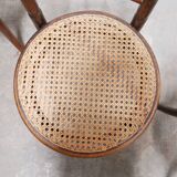 Chaise bistrot cannée ancienne en bois par les éditions Fischel