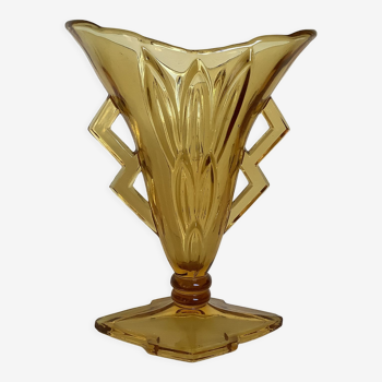 Ancien vase verre jaune anses triangulaires base losange