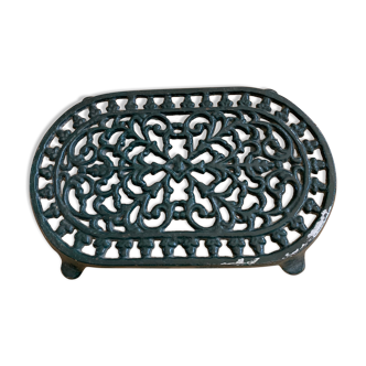 Cast-iron flat table mat