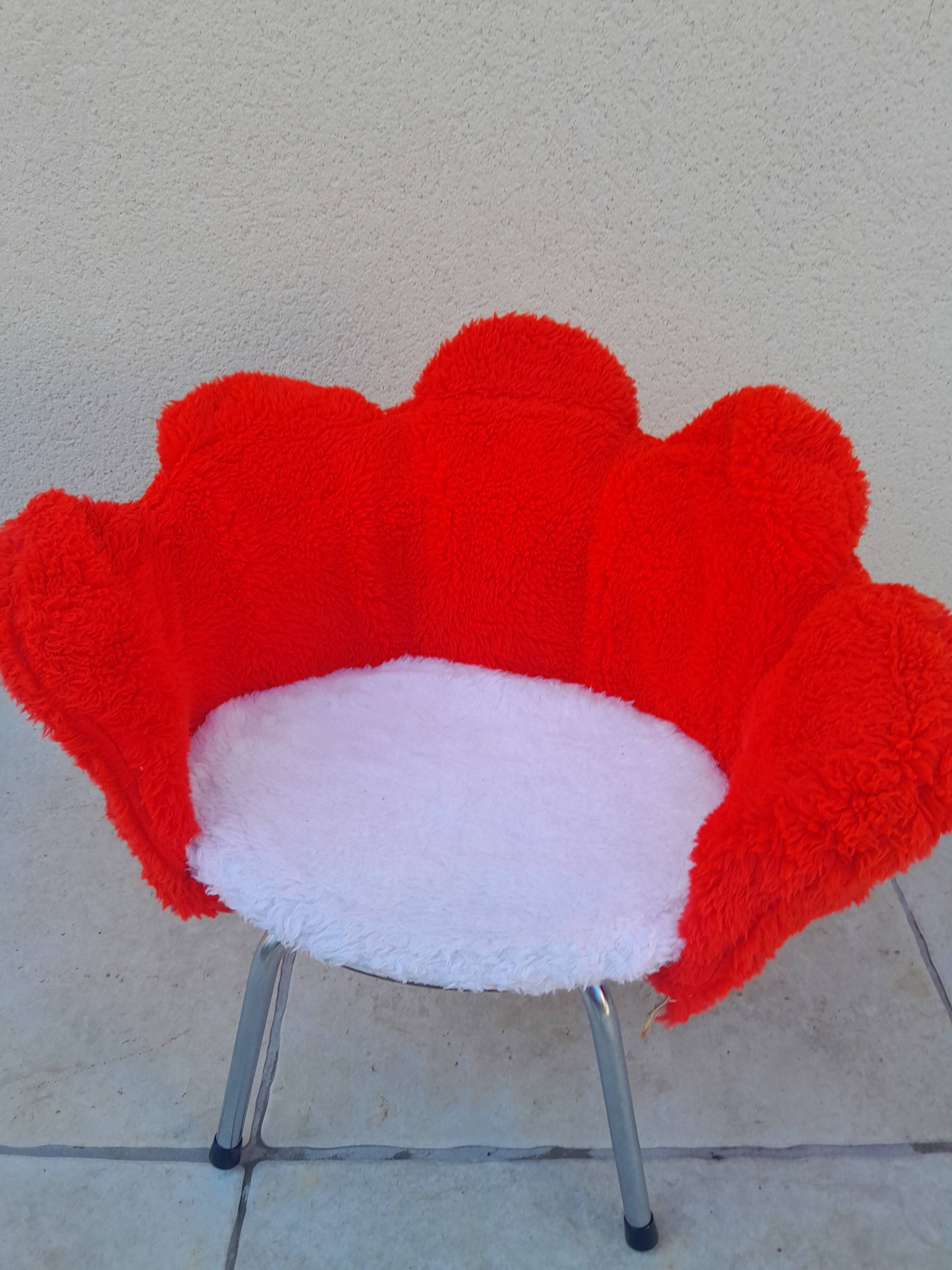 Vintage flower-shaped children's moumoute chair
