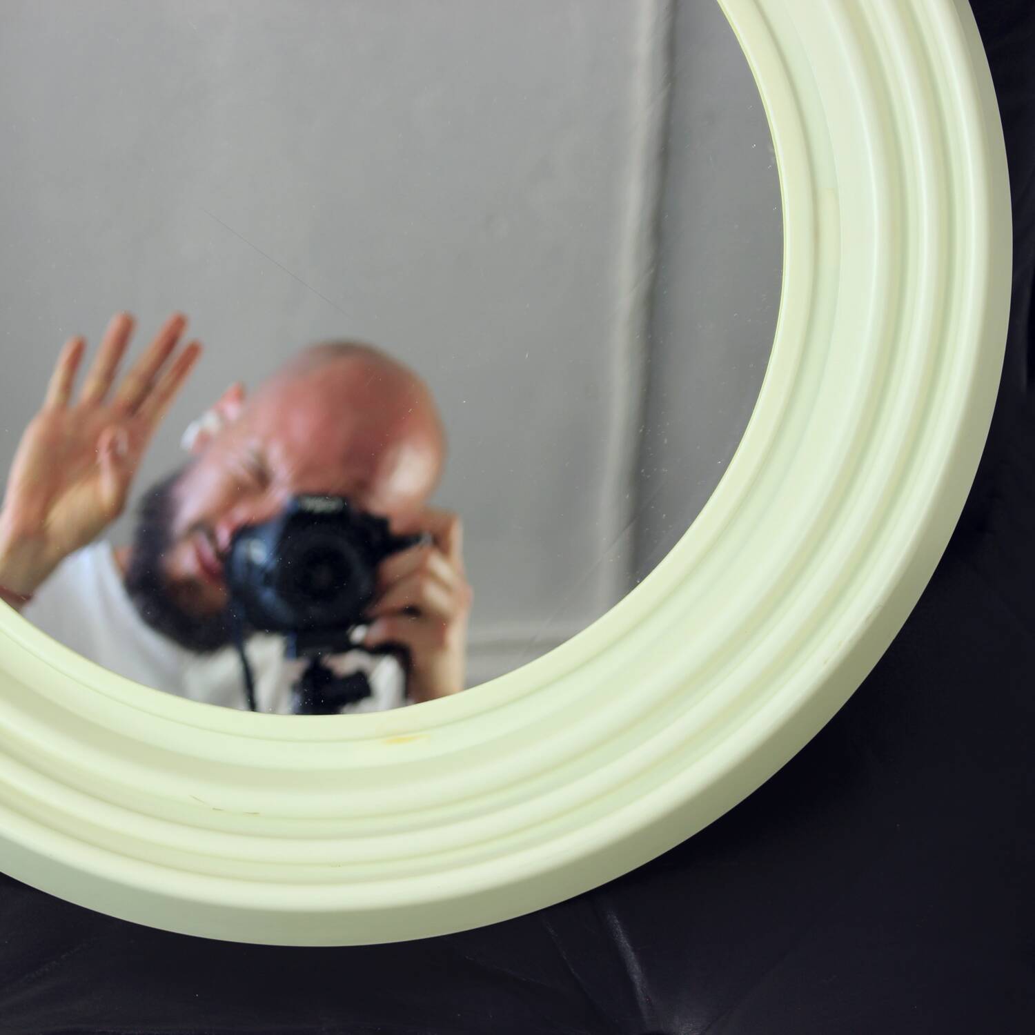 Miroir mural du milieu du siècle avec cadre en plastique, Tchécoslovaquie, années 1960